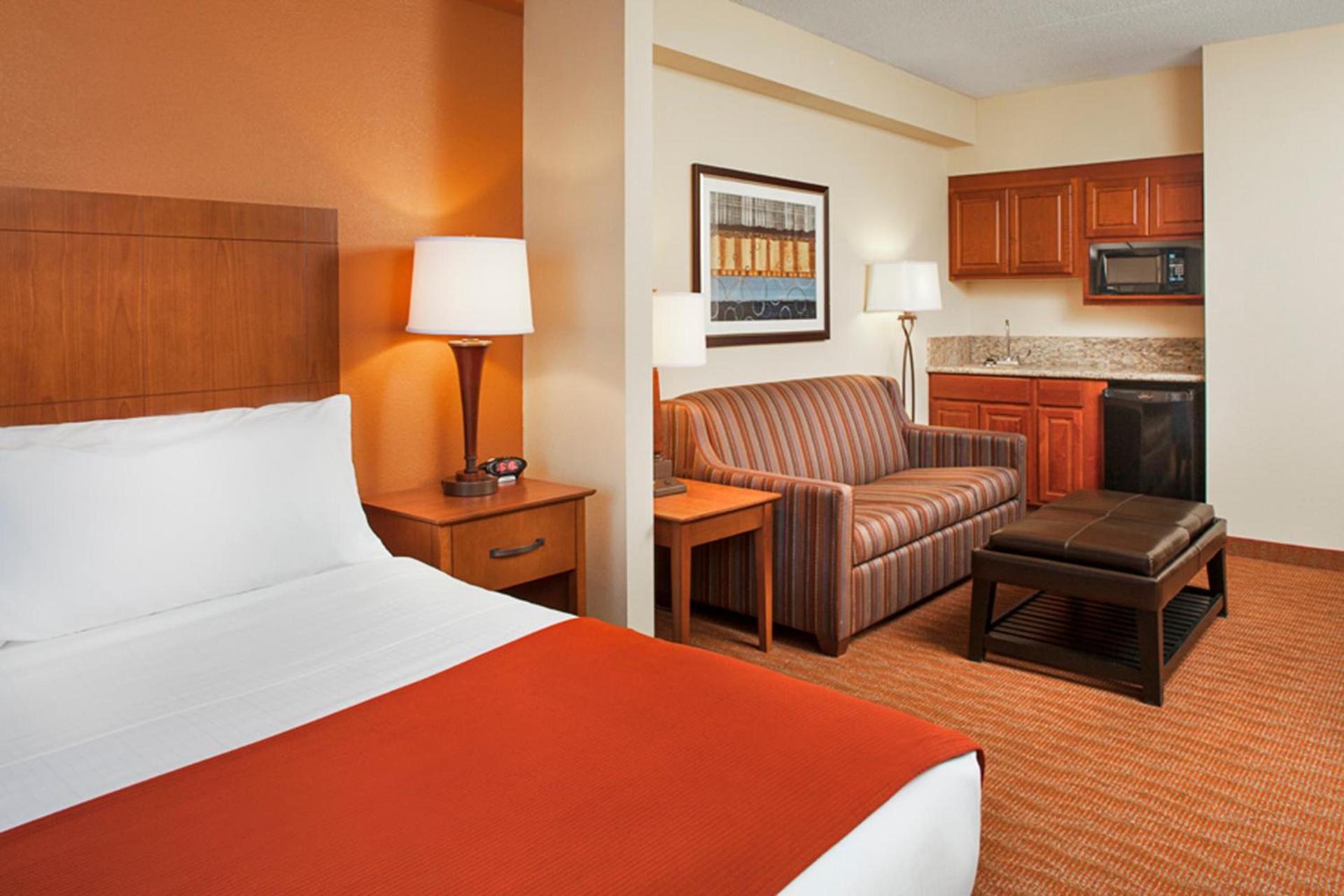 Holiday Inn Express Hotel & Suites Coralville by IHG photo 23