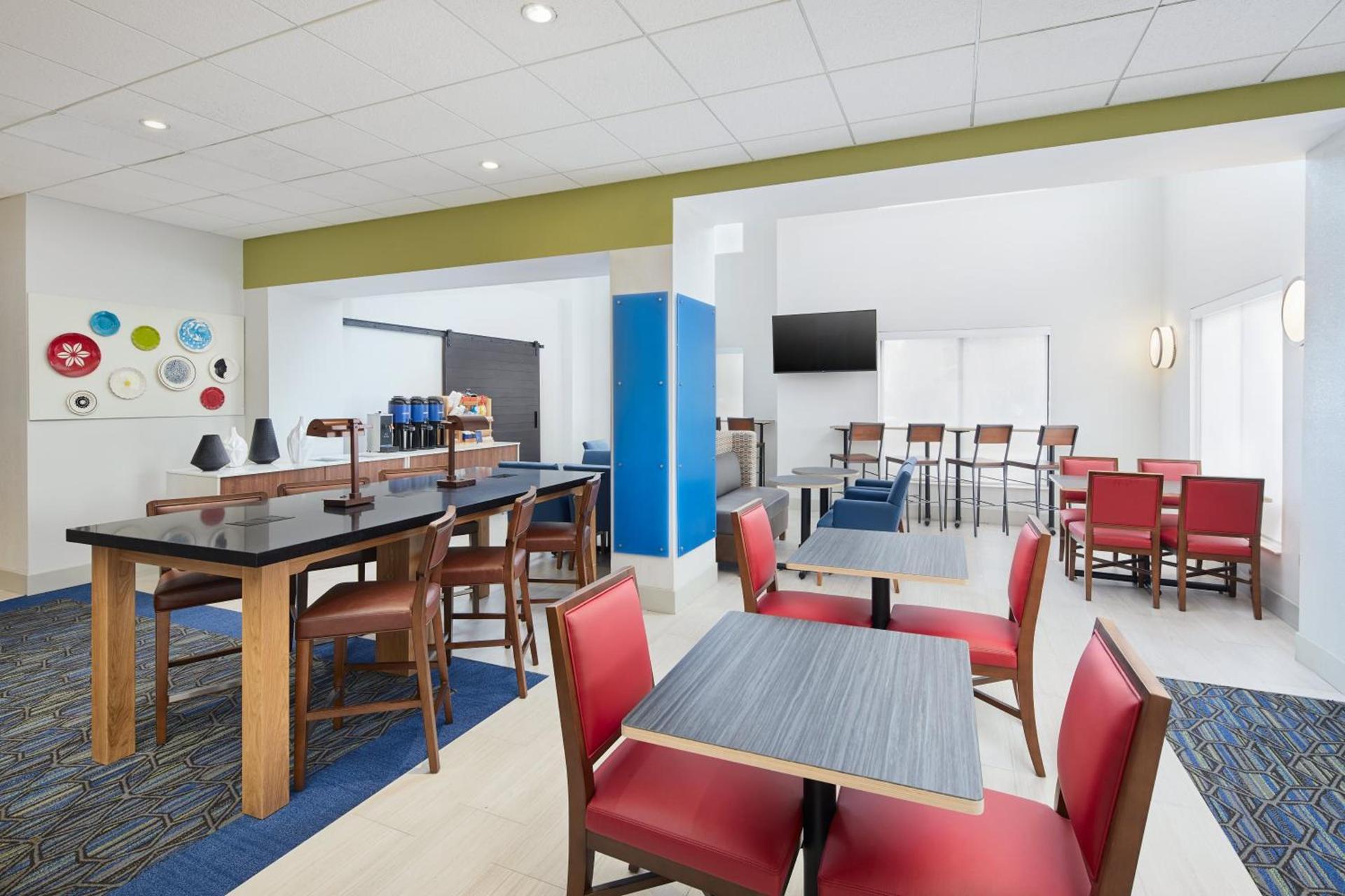 Holiday Inn Express Hotel & Suites Port Richey by IHG photo 41