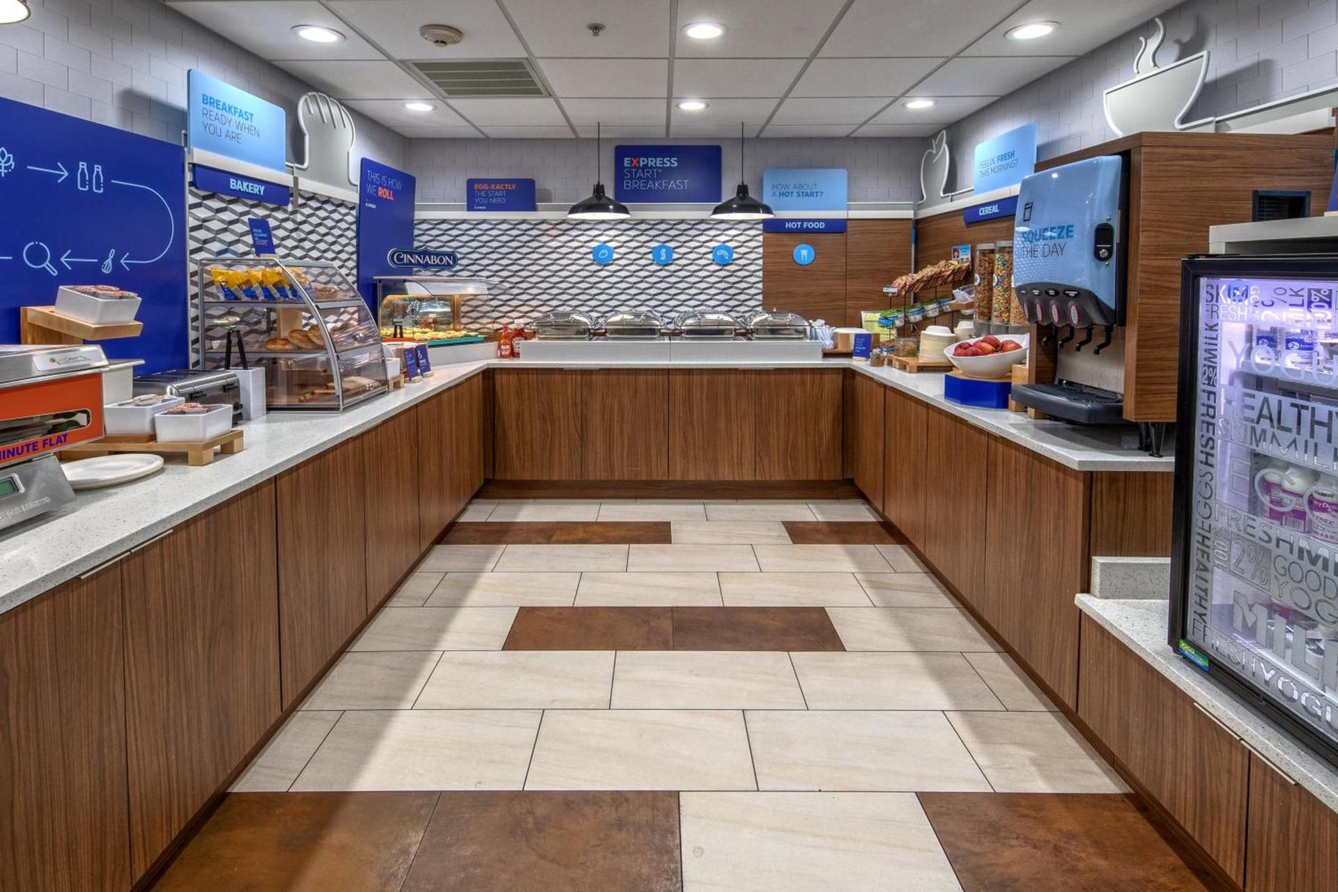 Holiday Inn Express & Suites Crossville by IHG photo 2
