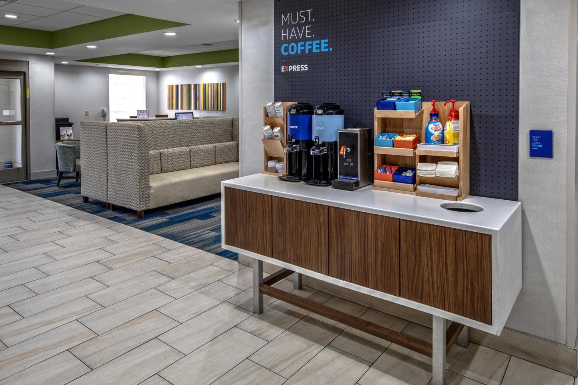 Holiday Inn Express & Suites Crossville by IHG photo 5
