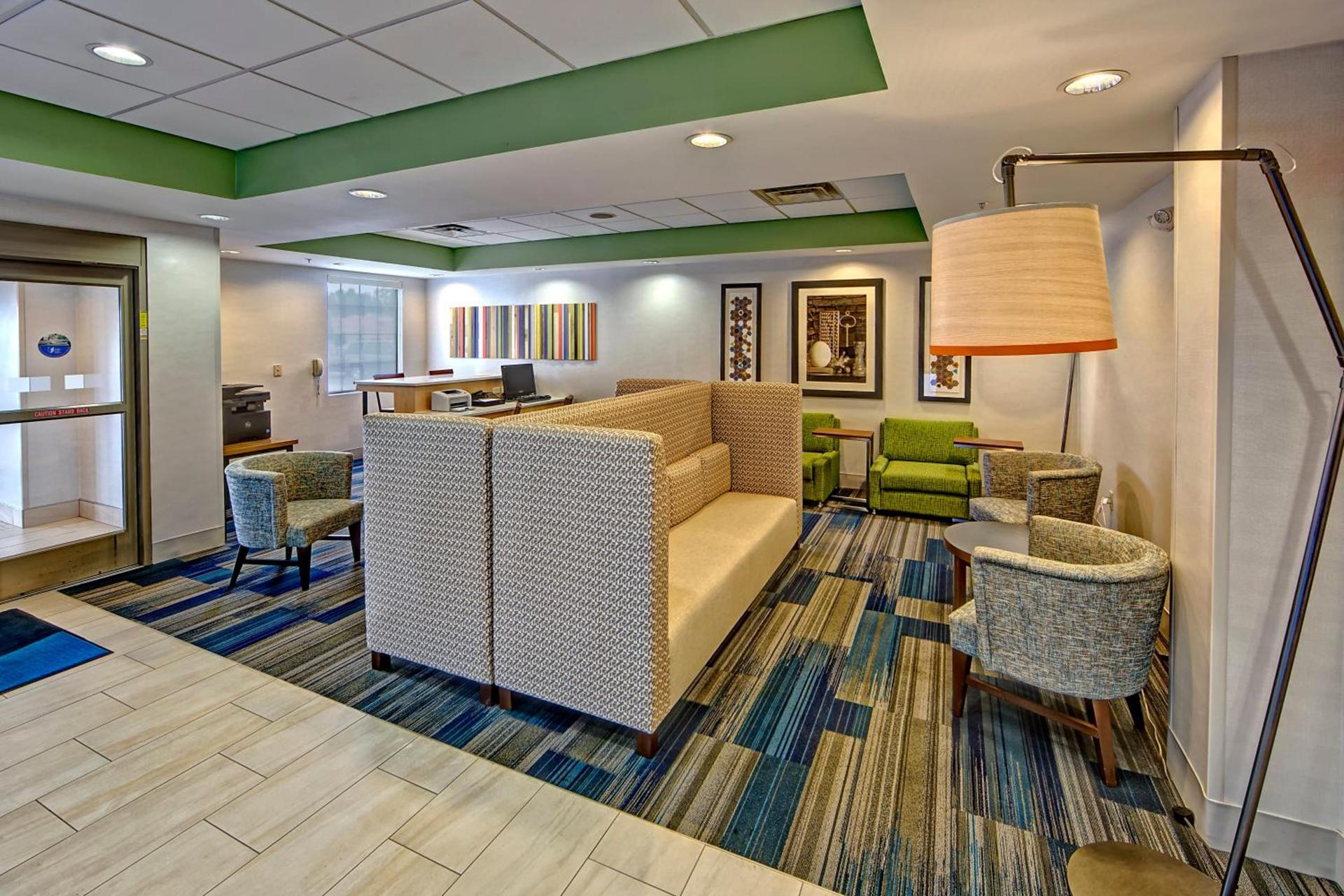 Holiday Inn Express & Suites Crossville by IHG photo 8