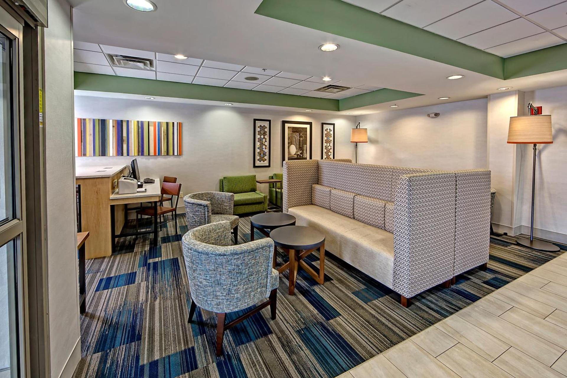 Holiday Inn Express & Suites Crossville by IHG photo 9