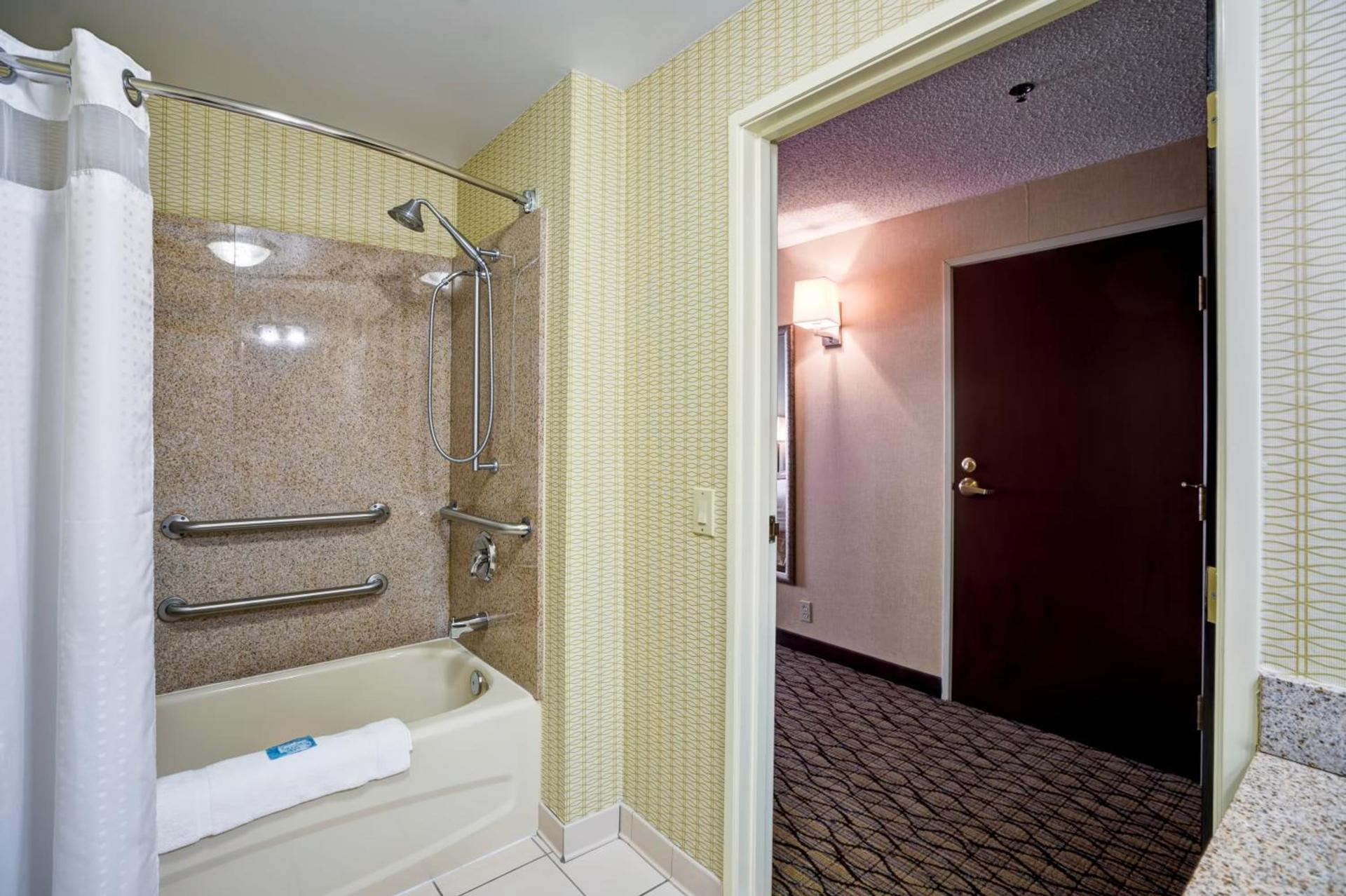 Holiday Inn Express Hotel & Suites Christiansburg by IHG photo 34