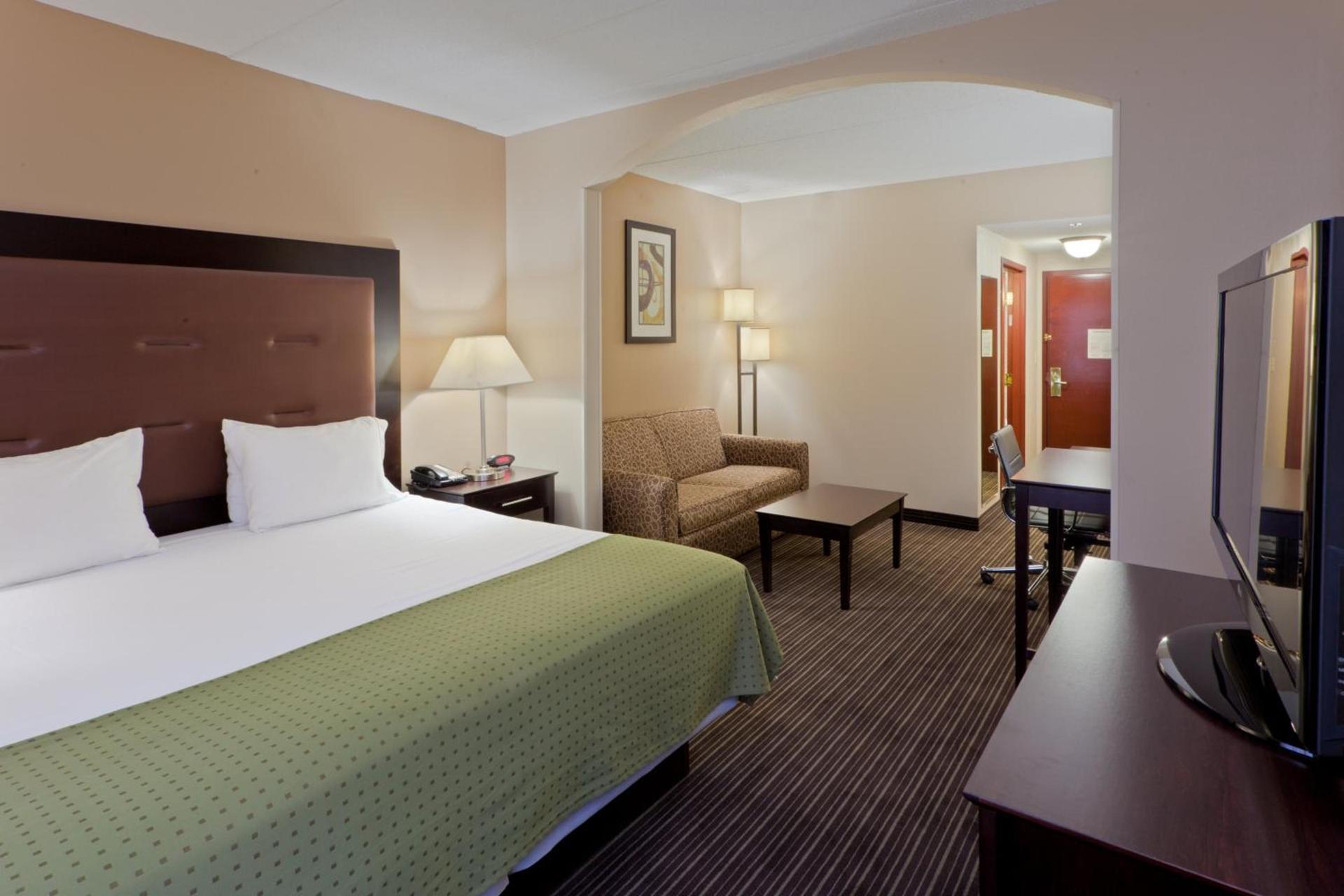 Holiday Inn Express Hotel & Suites Charleston-Southridge by IHG photo 18