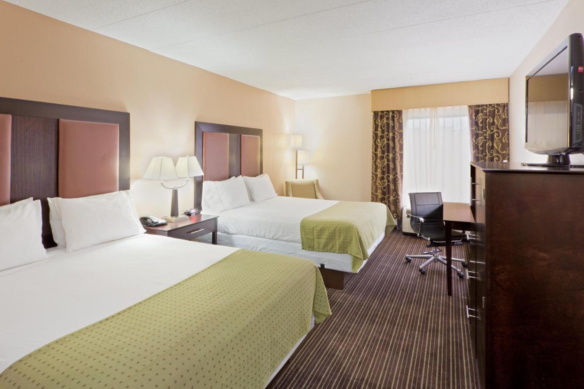 Holiday Inn Express Hotel & Suites Charleston-Southridge by IHG photo 17