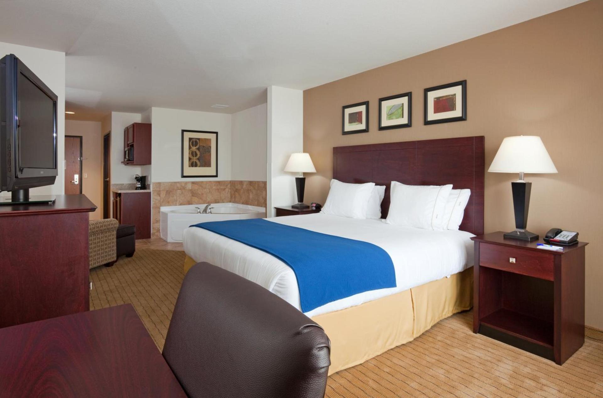 Holiday Inn Express Hotel & Suites Antigo by IHG photo 15
