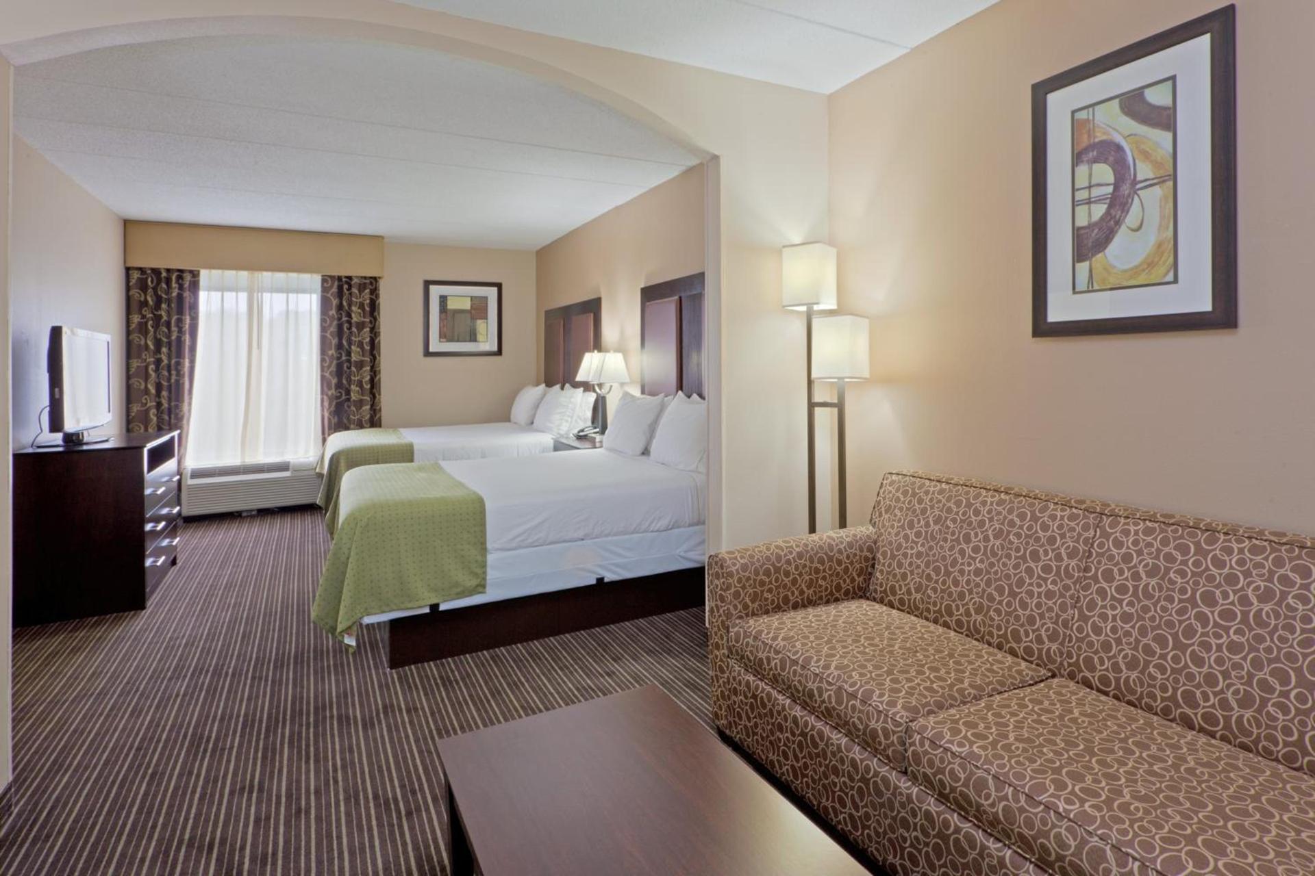 Holiday Inn Express Hotel & Suites Charleston-Southridge by IHG photo 32