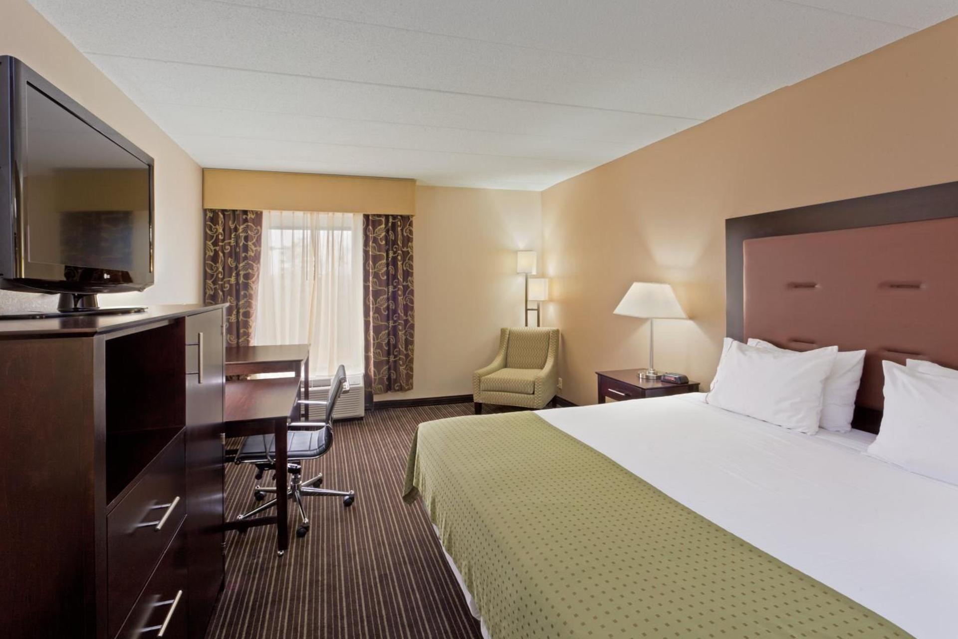 Holiday Inn Express Hotel & Suites Charleston-Southridge by IHG photo 35