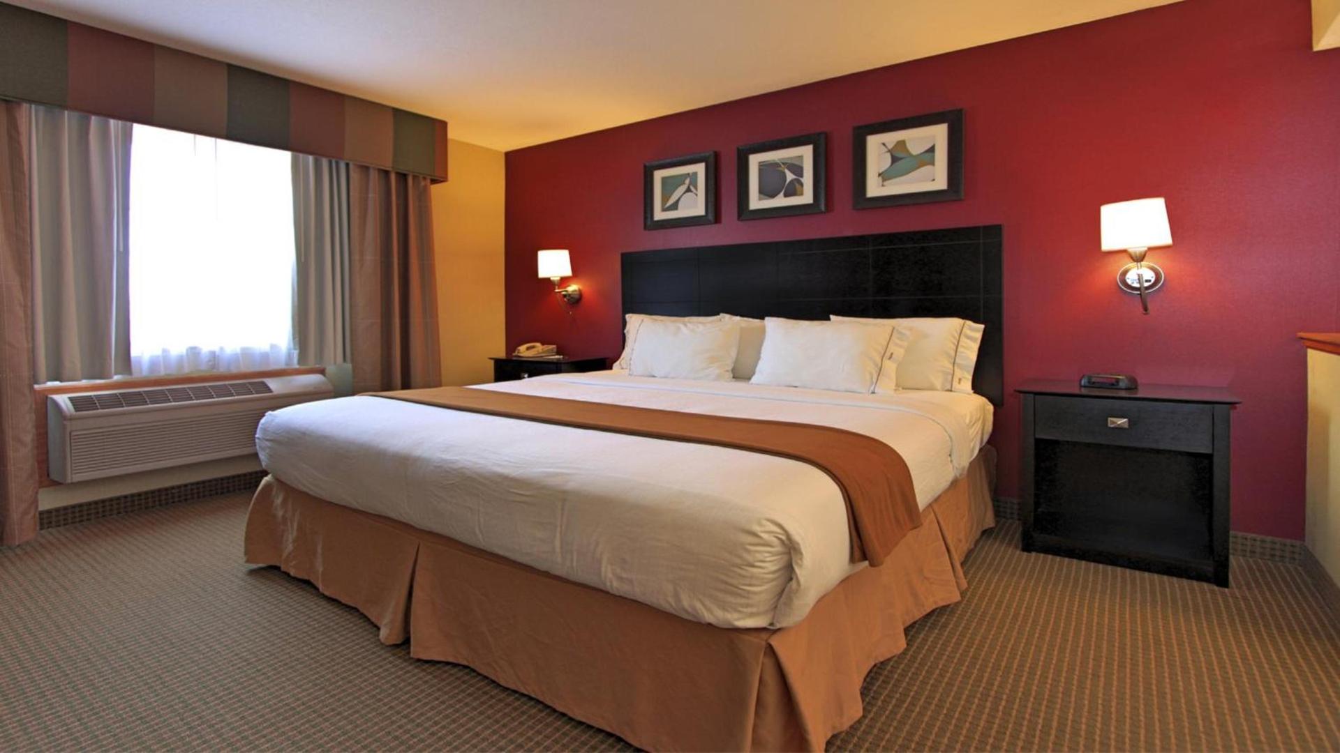 Holiday Inn Express Hotel & Suites Defiance by IHG photo 26