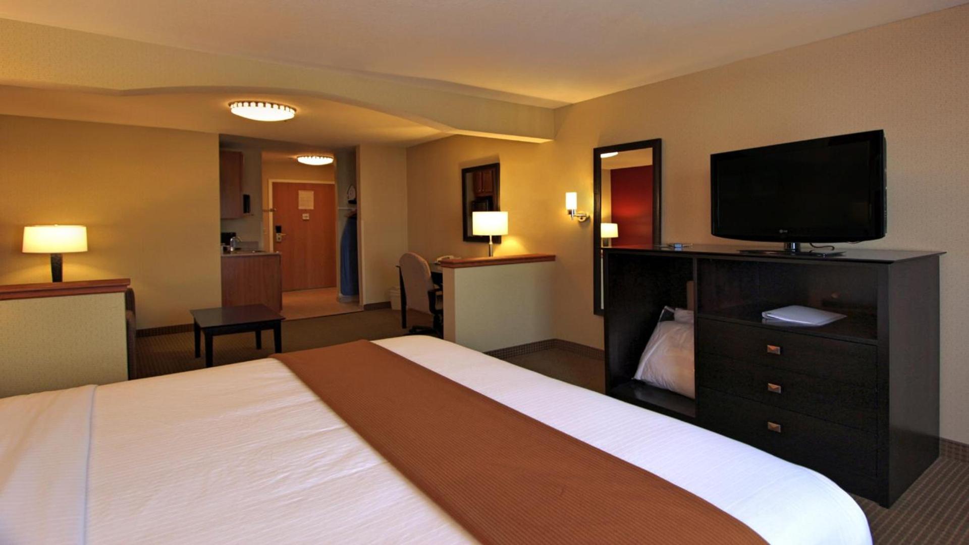 Holiday Inn Express Hotel & Suites Defiance by IHG photo 25