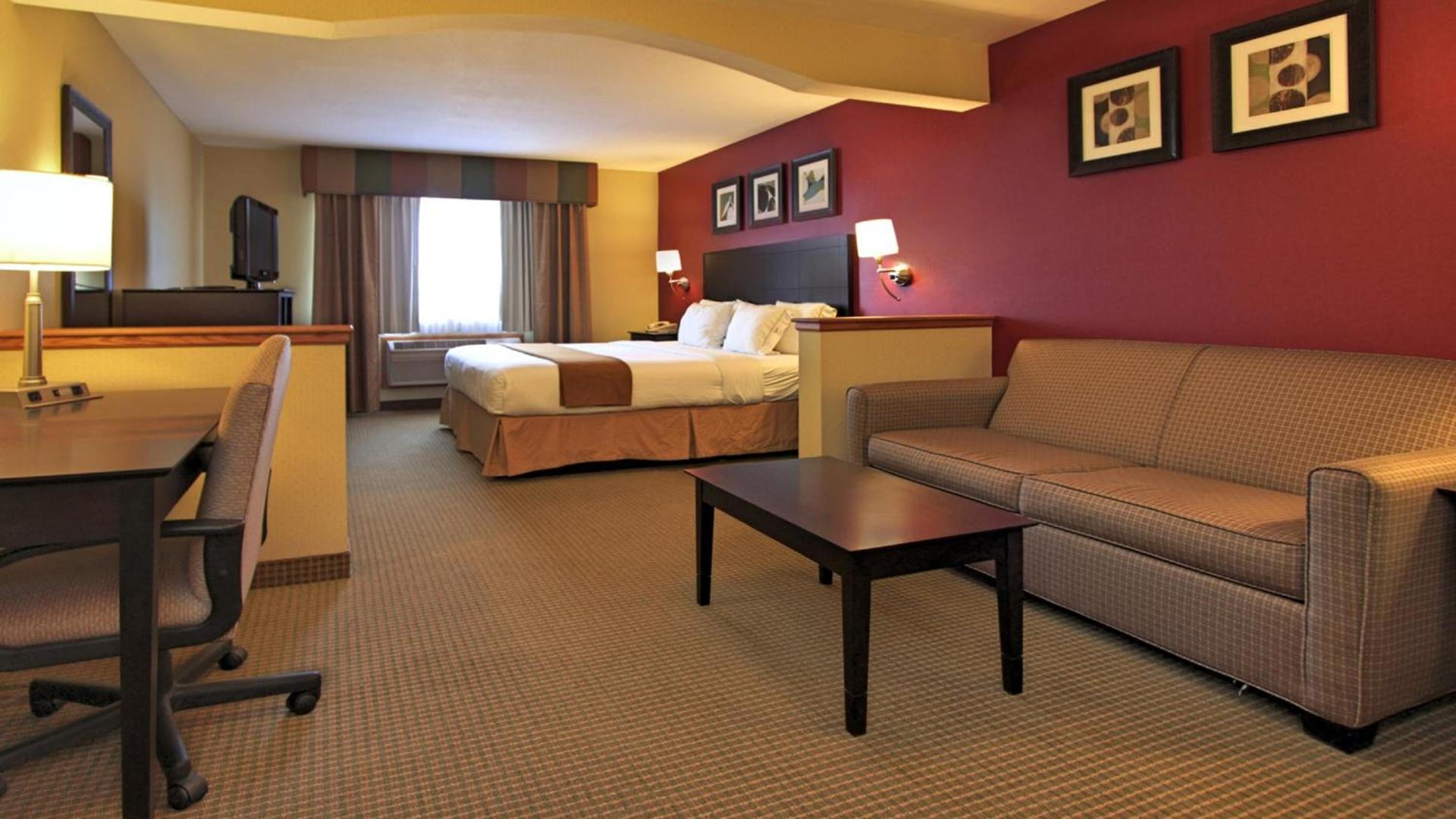 Holiday Inn Express Hotel & Suites Defiance by IHG photo 24