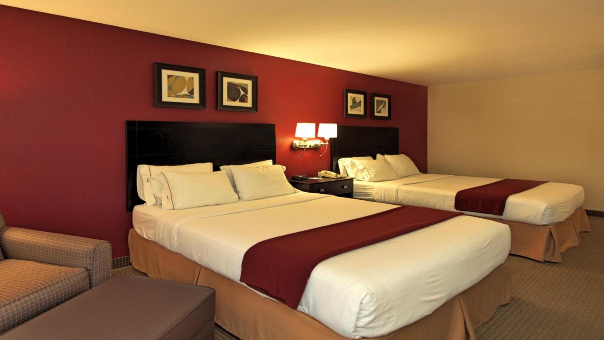 Holiday Inn Express Hotel & Suites Defiance by IHG photo 23