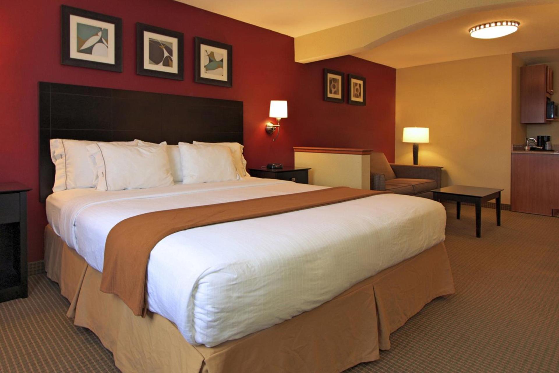 Holiday Inn Express Hotel & Suites Defiance by IHG photo 22