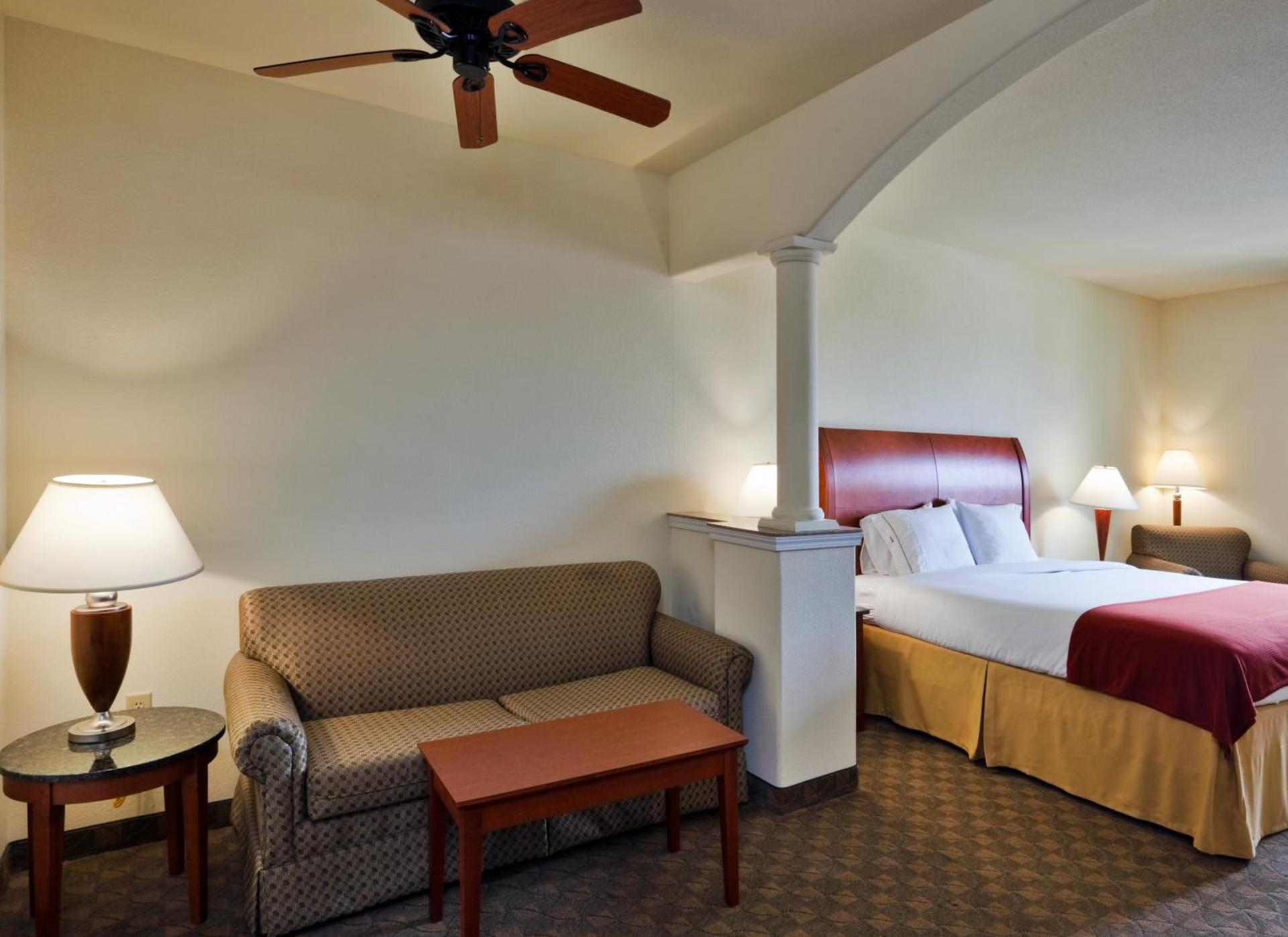 Holiday Inn Express Hotel and Suites Fairfield-North by IHG photo 22