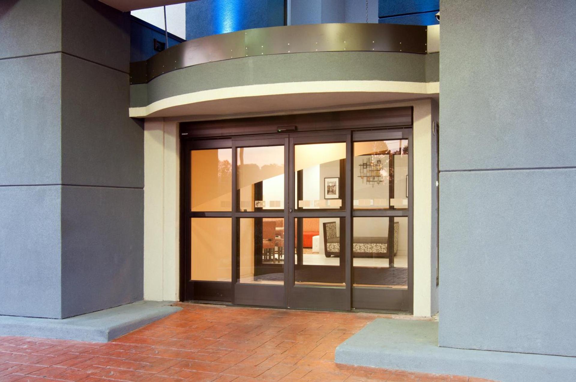 Holiday Inn Express & Suites Nashville-I-40 & I-24(Spence Lane) by IHG photo 3