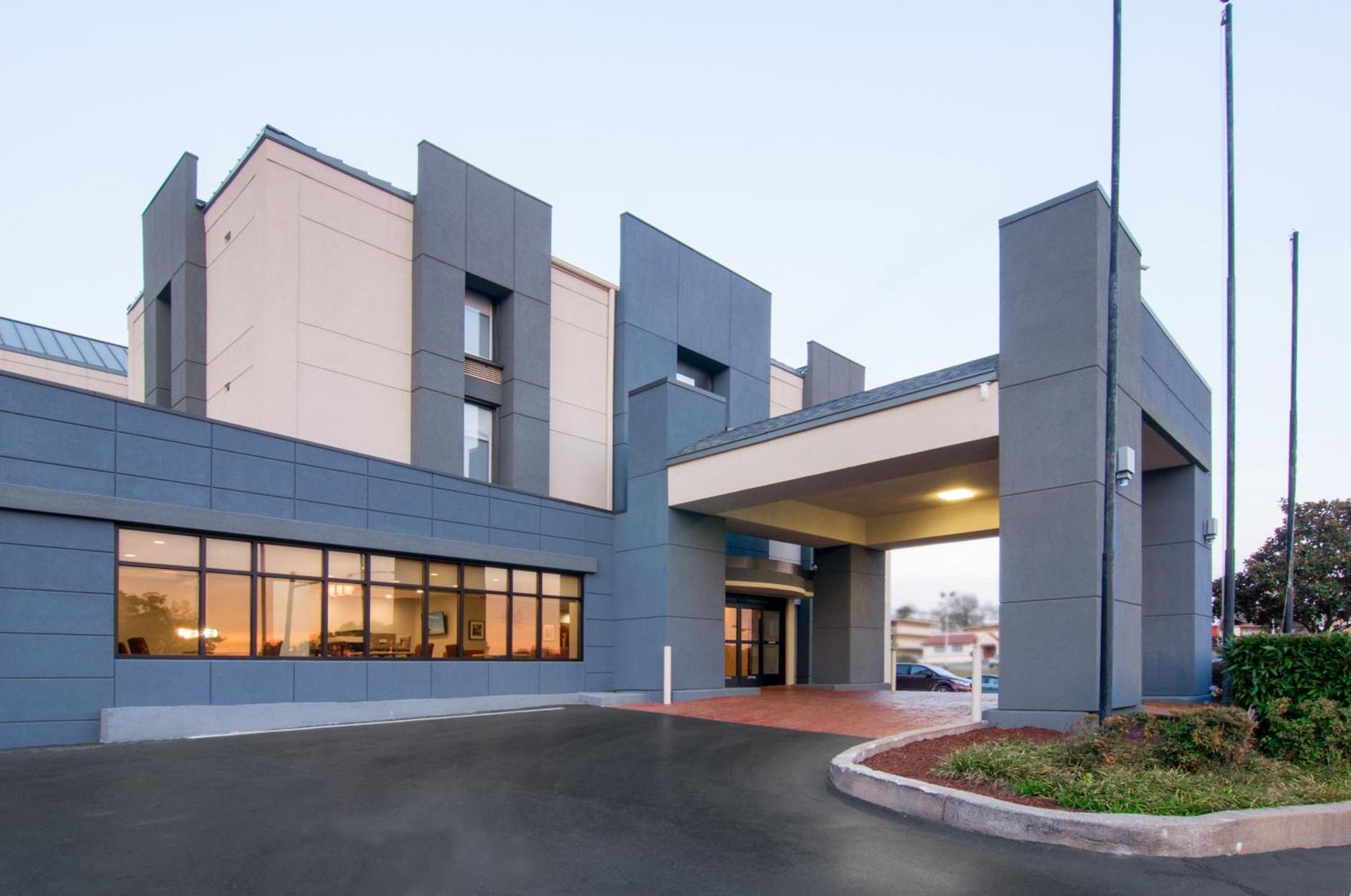 Holiday Inn Express & Suites Nashville-I-40 & I-24(Spence Lane) by IHG photo 17