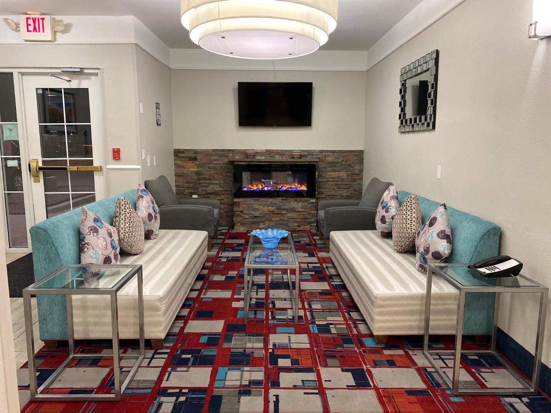 La Quinta by Wyndham Gallup photo 35