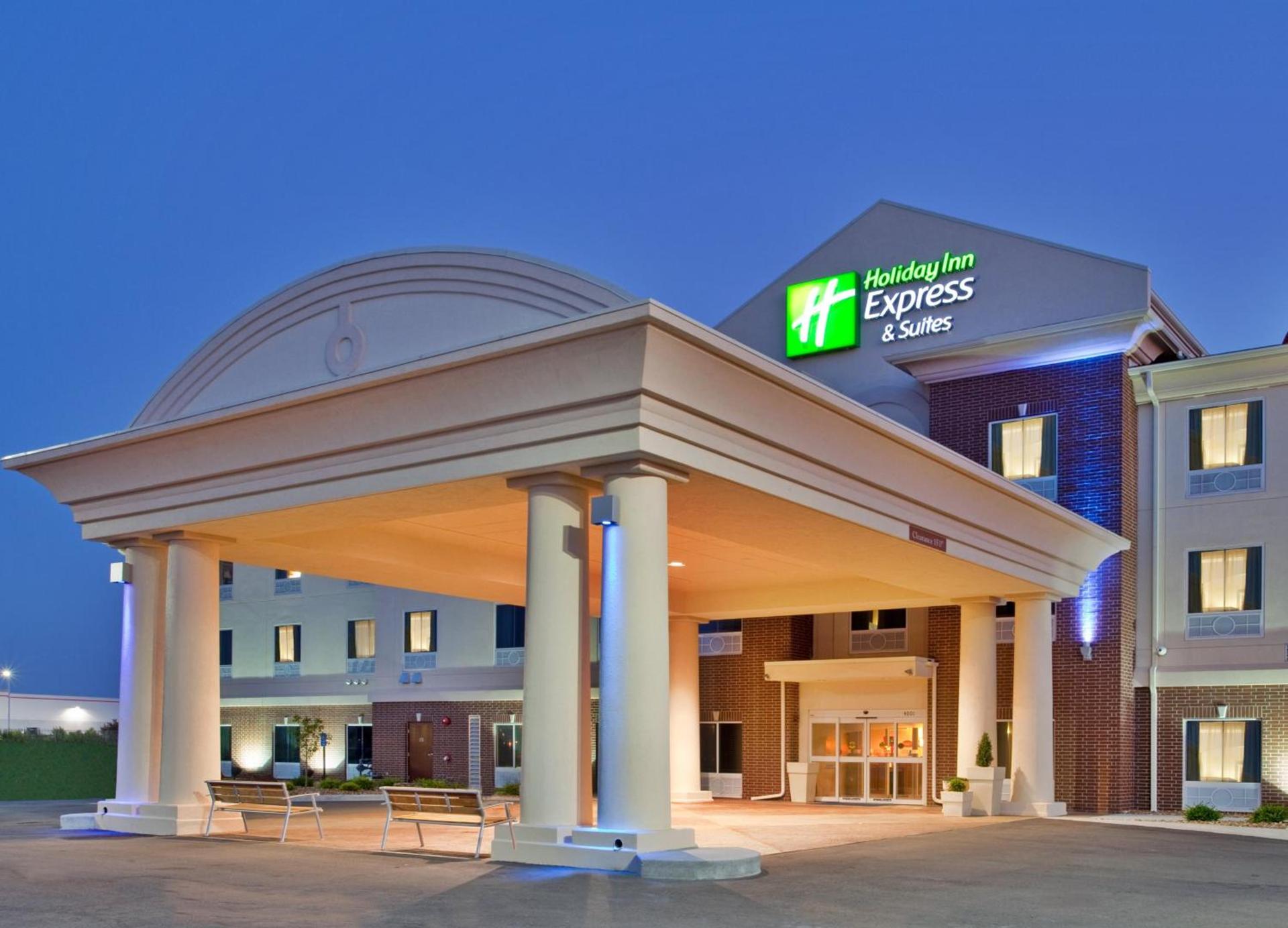 Holiday Inn Express Hotel & Suites Sedalia by IHG photo 2