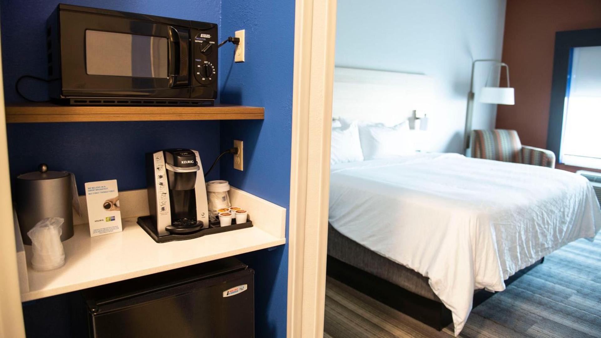Holiday Inn Express Hotel & Suites Sedalia by IHG photo 22
