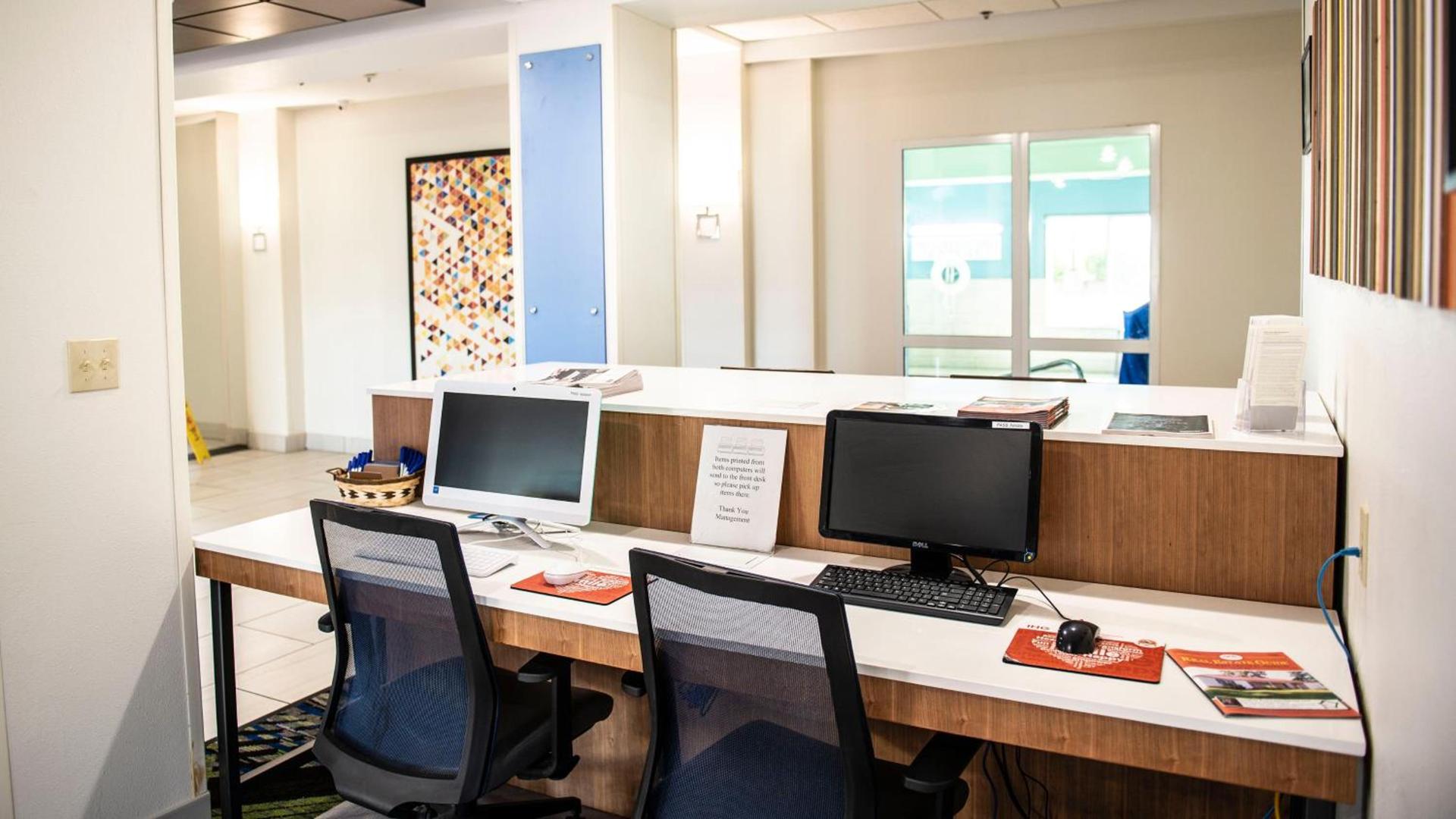 Holiday Inn Express Hotel & Suites Sedalia by IHG photo 3