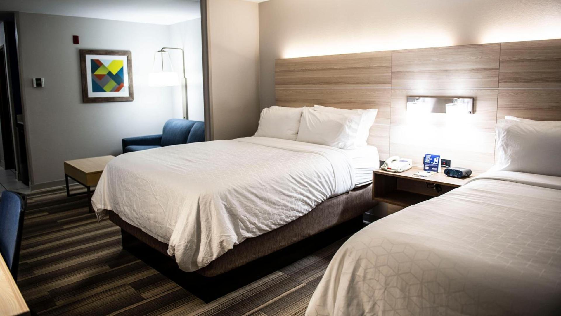 Holiday Inn Express Hotel & Suites Sedalia by IHG photo 48