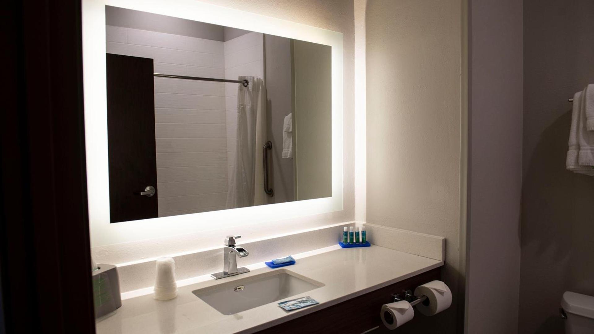 Holiday Inn Express Hotel & Suites Sedalia by IHG photo 27