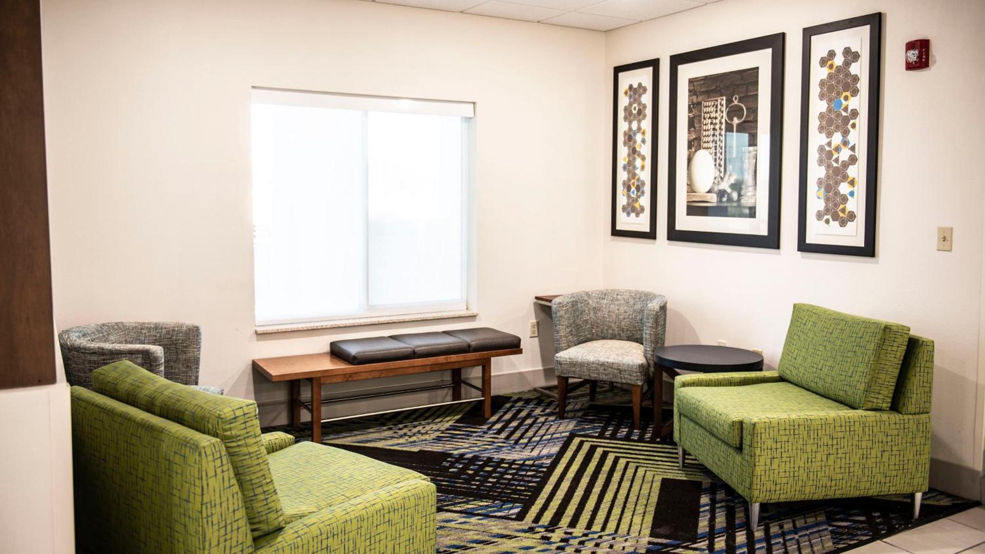 Holiday Inn Express Hotel & Suites Sedalia by IHG photo 8