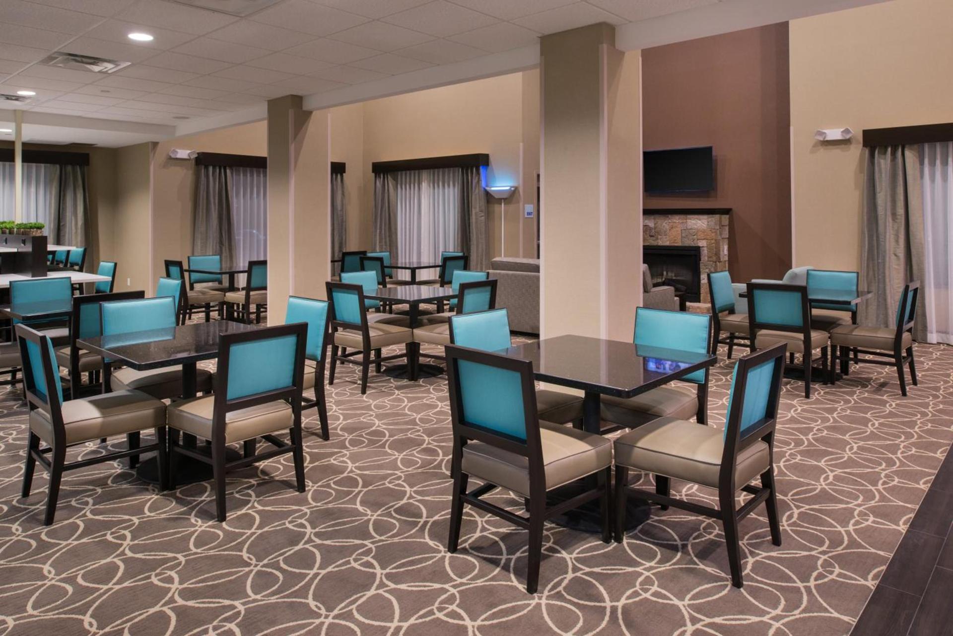 Holiday Inn Express & Suites Bakersfield Airport by IHG photo 27