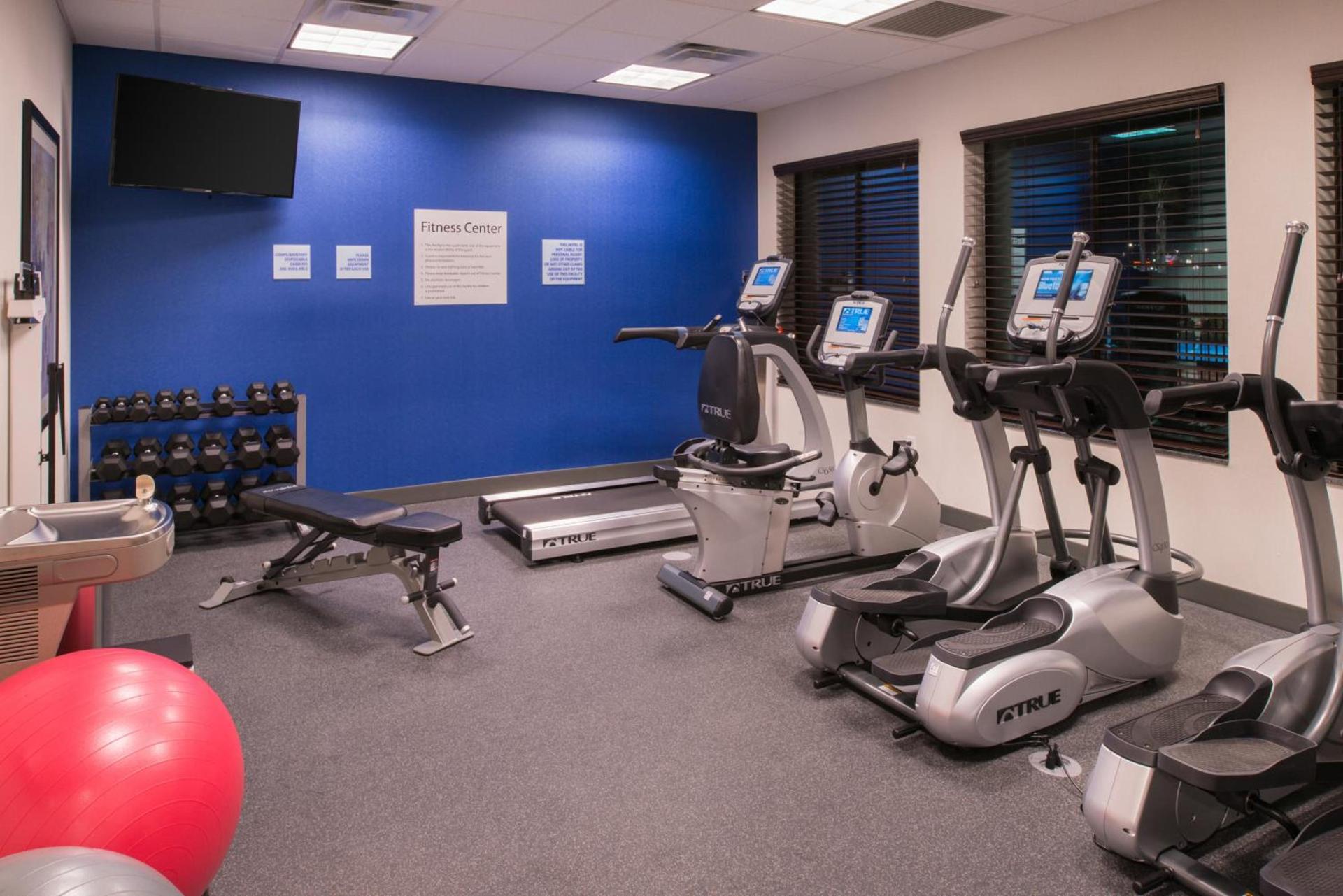 Holiday Inn Express & Suites Bakersfield Airport by IHG photo 26