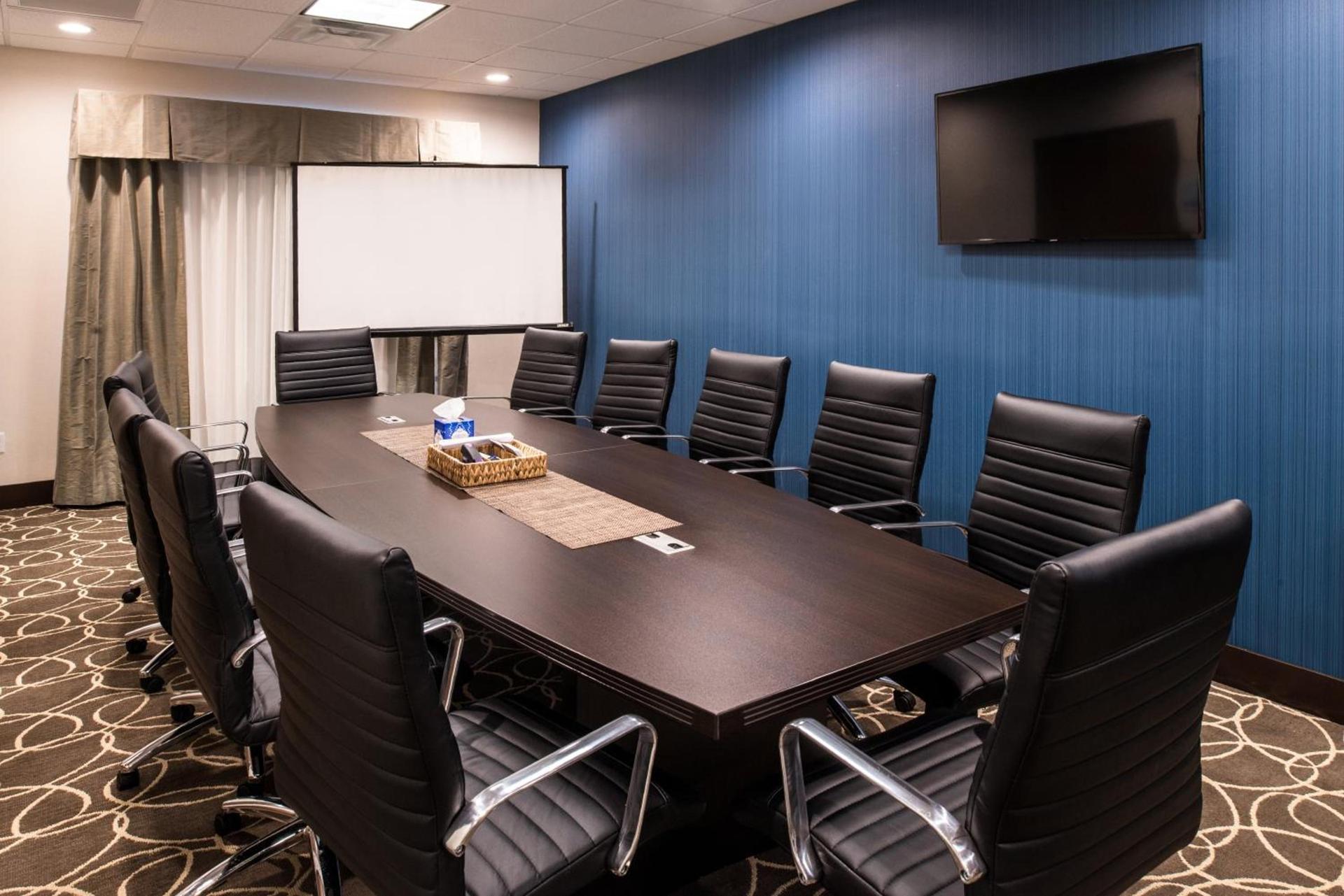 Holiday Inn Express & Suites Bakersfield Airport by IHG photo 7