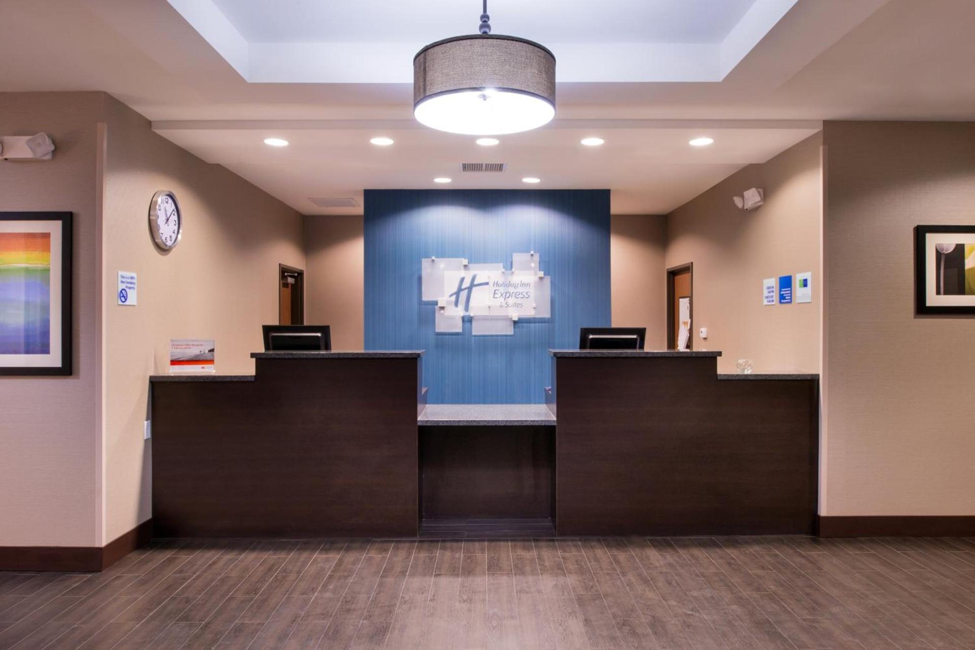 Holiday Inn Express & Suites Bakersfield Airport by IHG photo 4