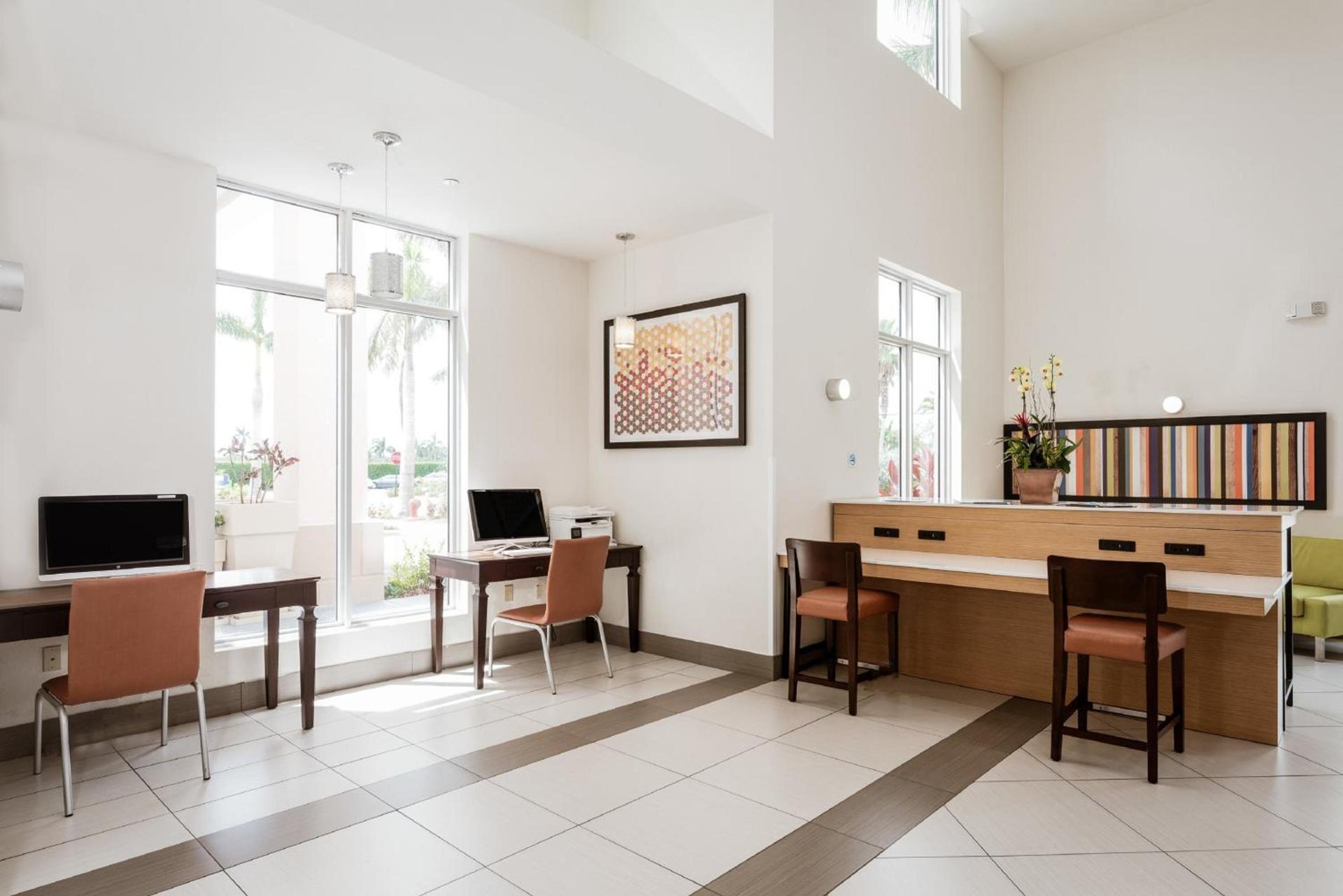 Holiday Inn Express & Suites Boynton Beach by IHG photo 9