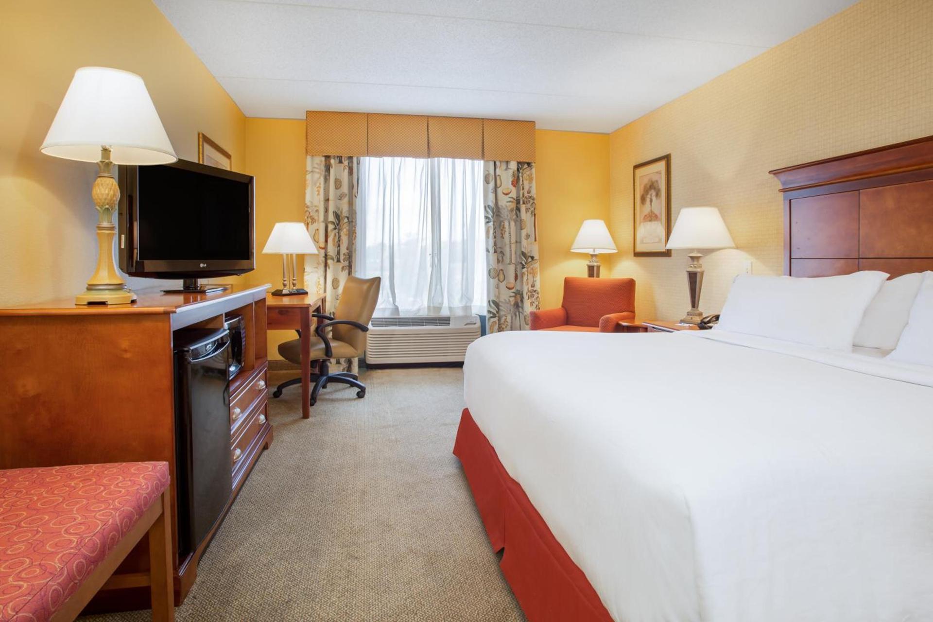 Holiday Inn Express & Suites Bloomington by IHG photo 24