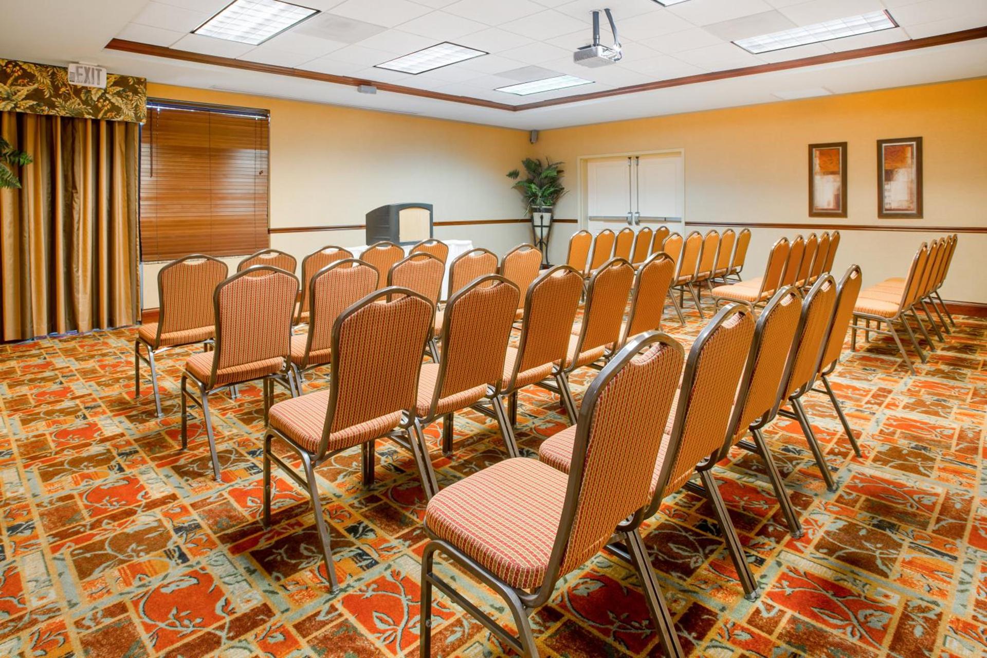 Holiday Inn Express & Suites Bloomington by IHG photo 19