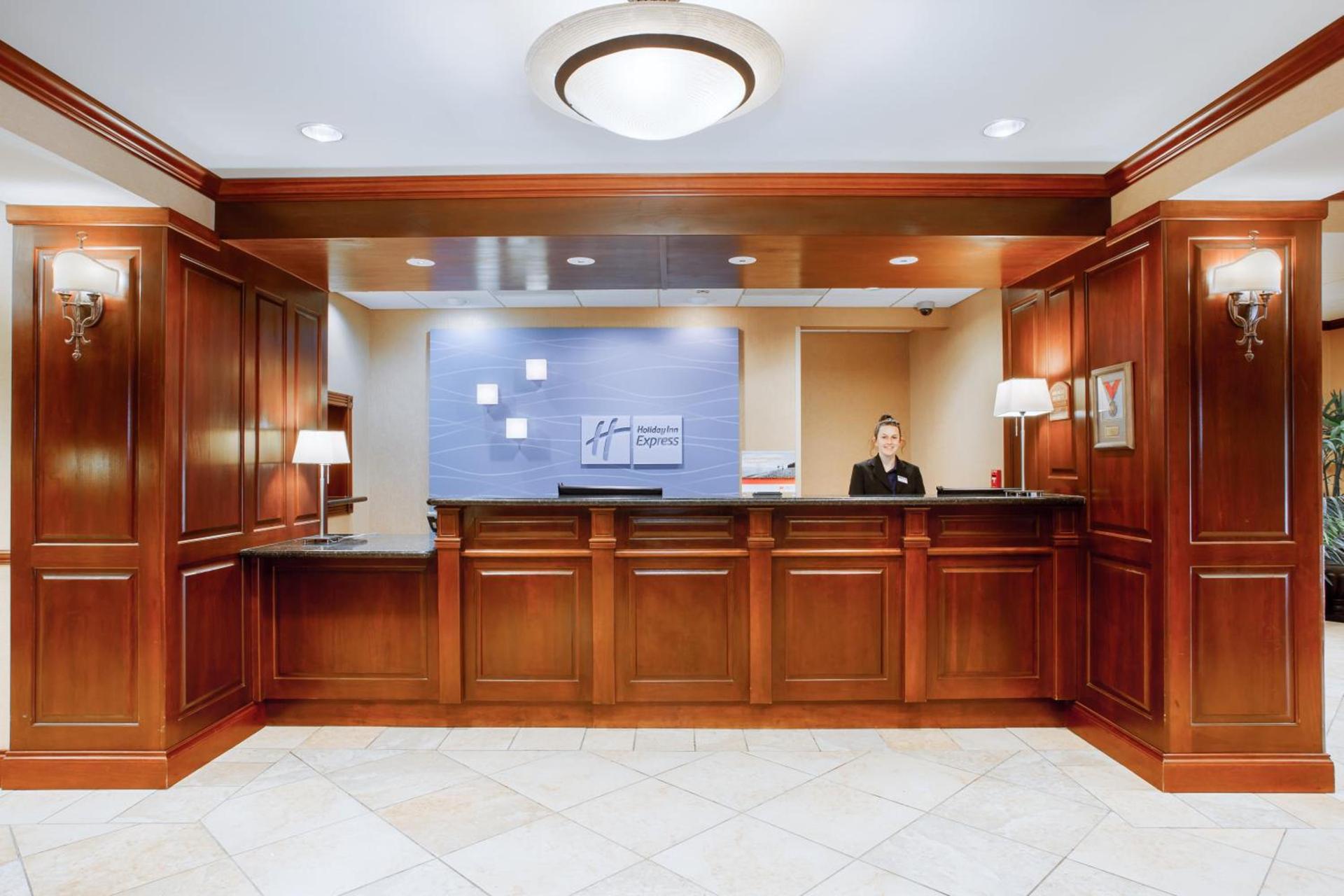 Holiday Inn Express & Suites Bloomington by IHG photo 20