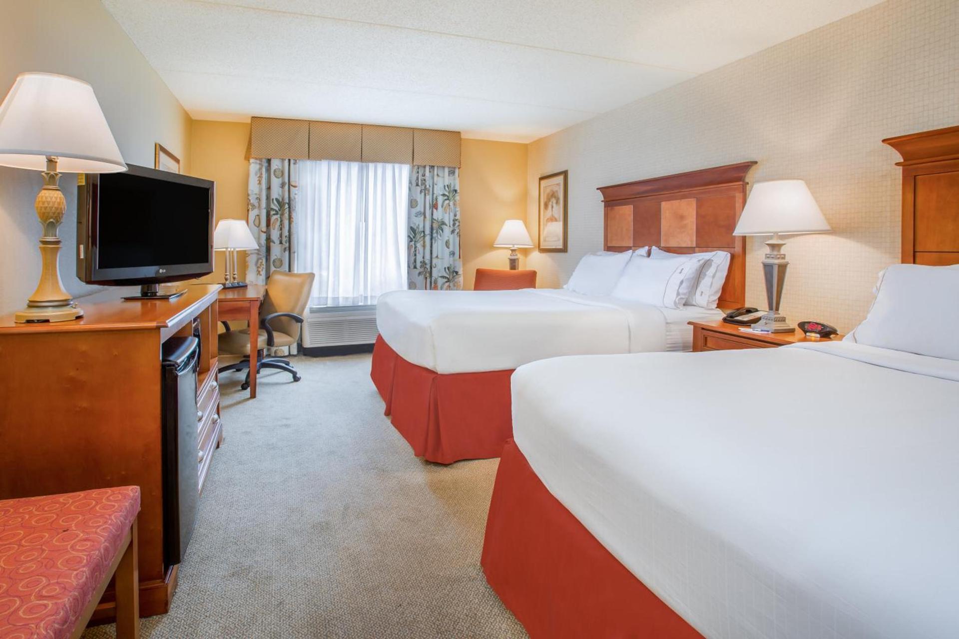 Holiday Inn Express & Suites Bloomington by IHG photo 11