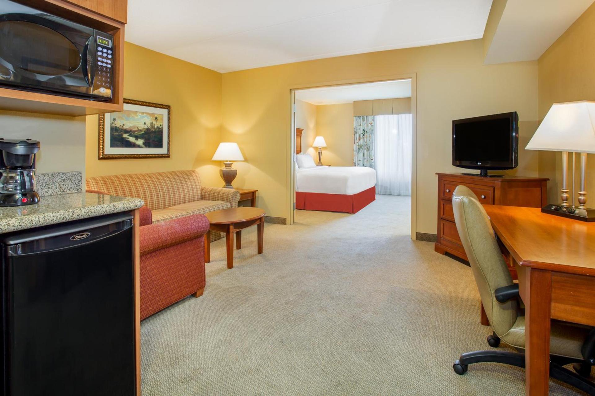 Holiday Inn Express & Suites Bloomington by IHG photo 12