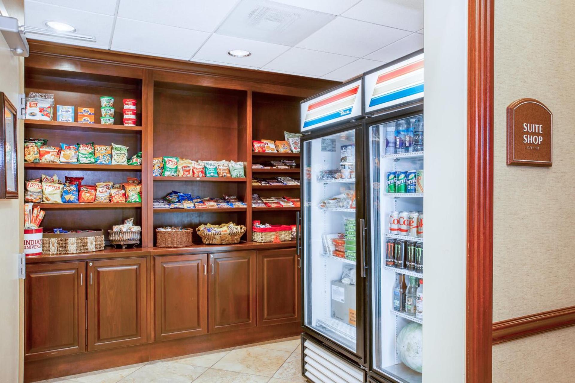 Holiday Inn Express & Suites Bloomington by IHG photo 22