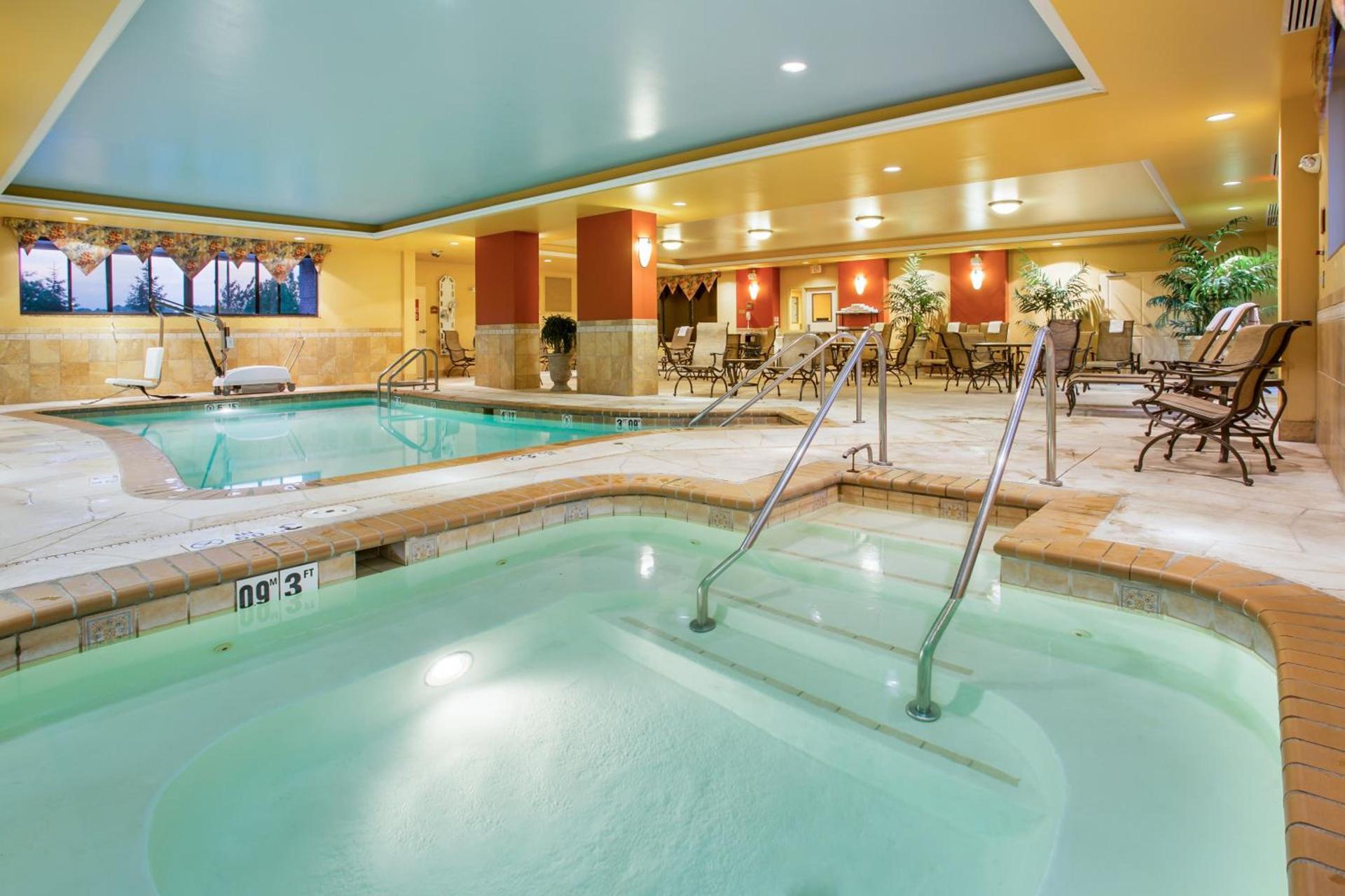 Holiday Inn Express & Suites Bloomington by IHG photo 18