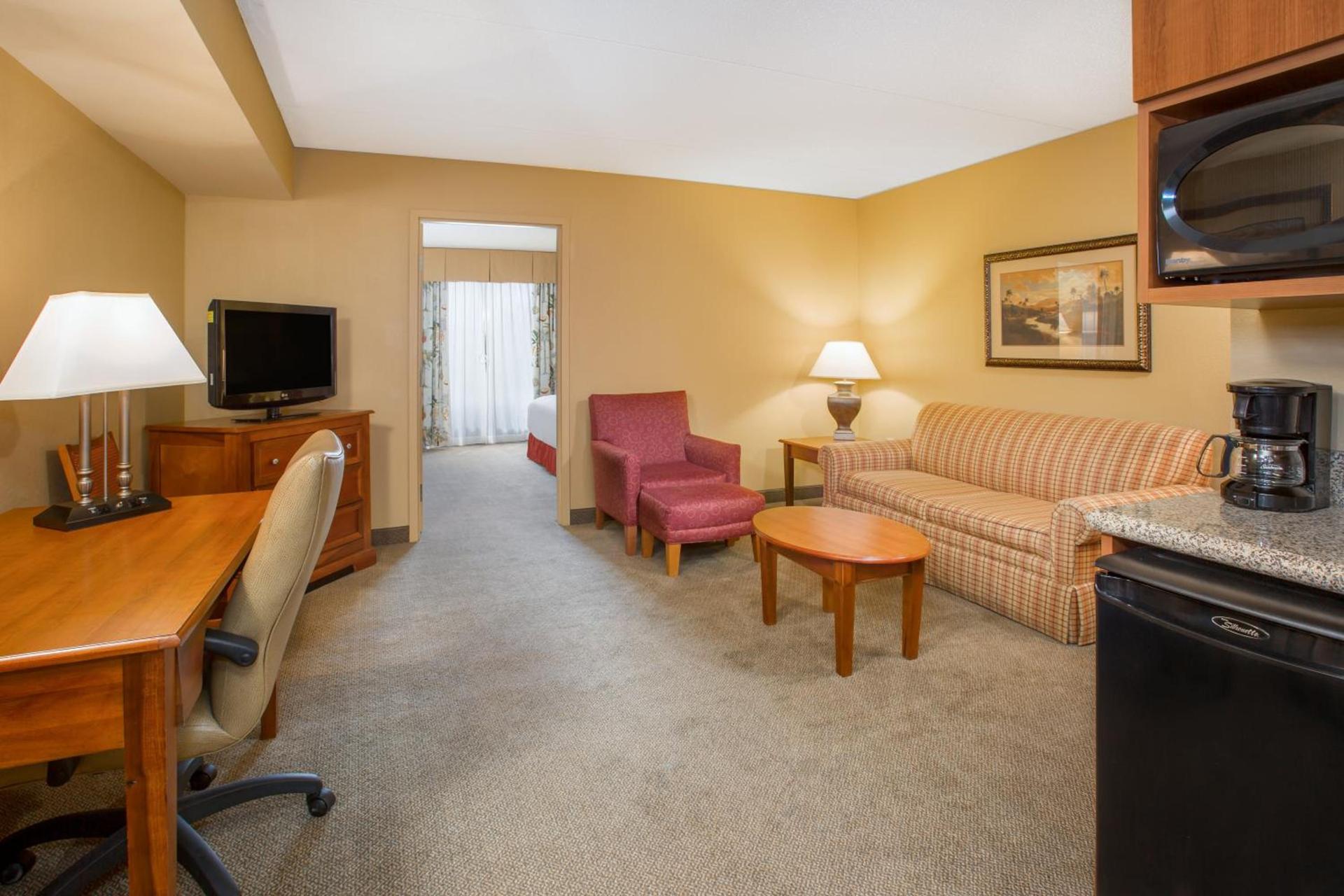 Holiday Inn Express & Suites Bloomington by IHG photo 41