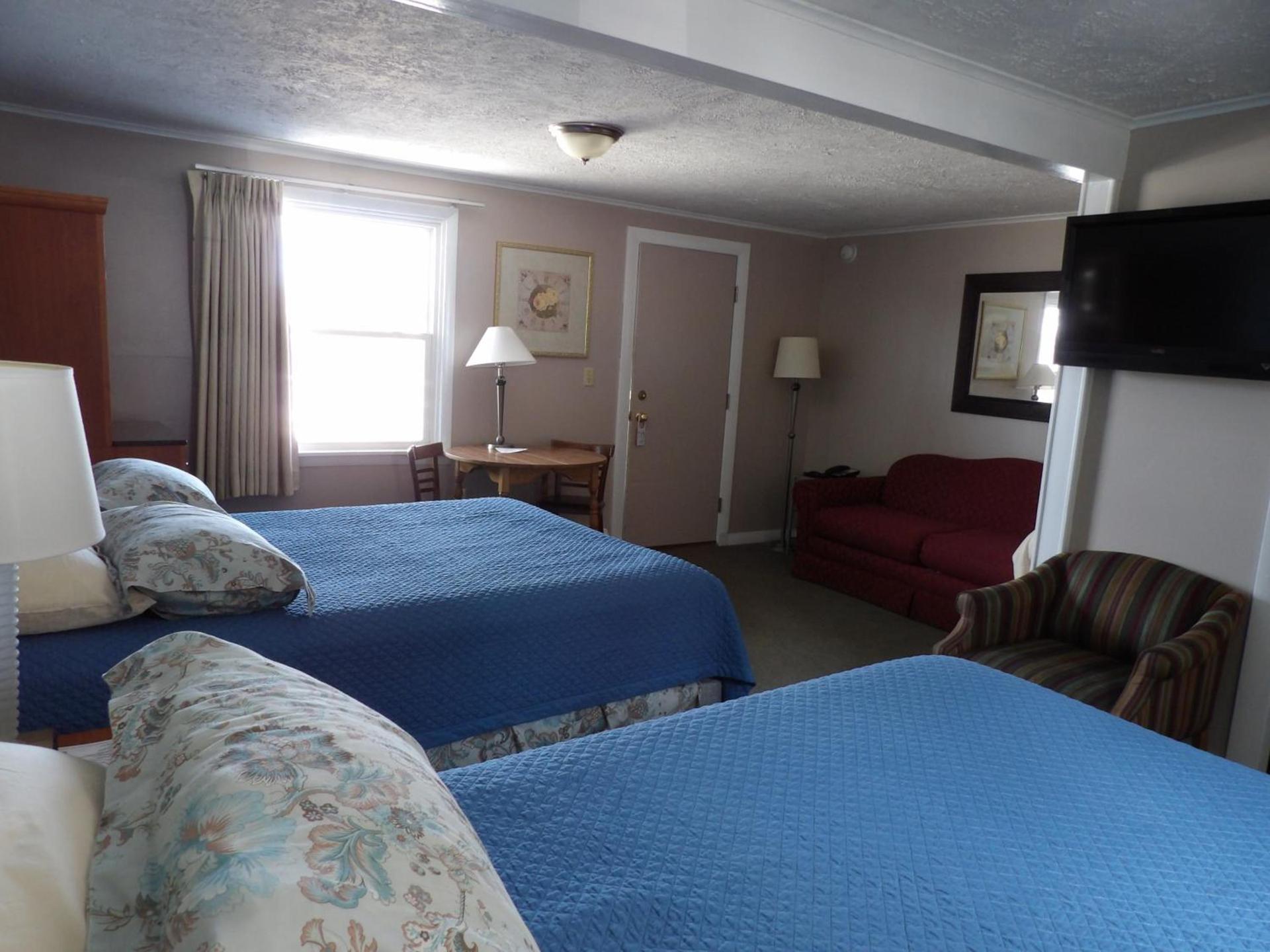 Mount Blue Motel photo 6