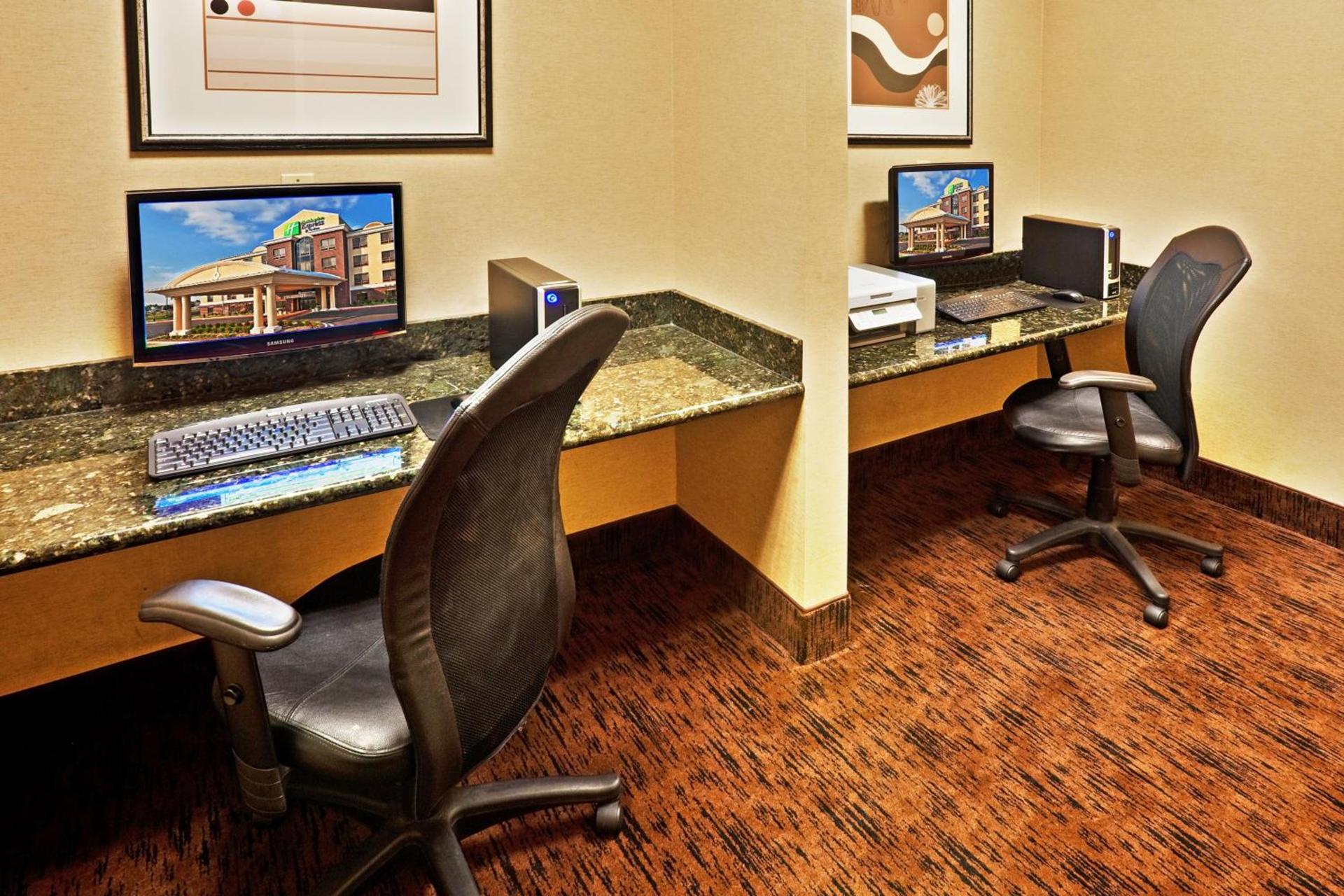 Holiday Inn Express Hotel & Suites Bartlesville by IHG photo 3