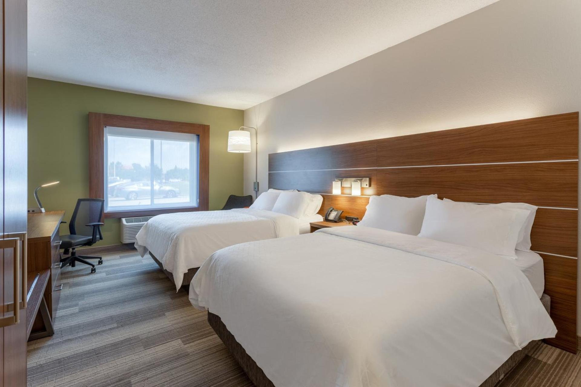 Holiday Inn Express Hotel & Suites Burlington by IHG photo 21