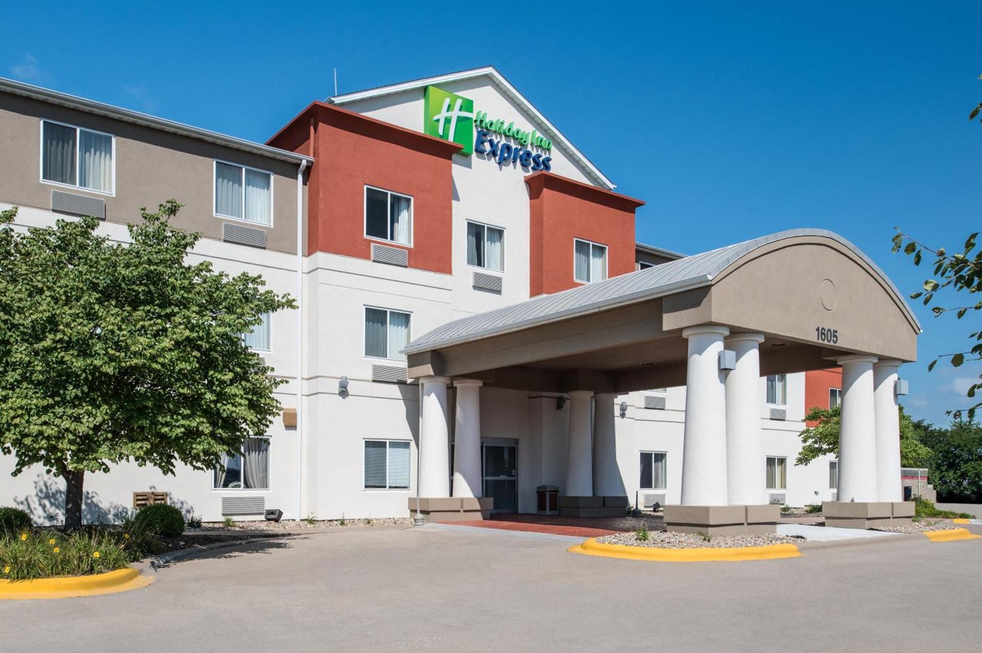 Holiday Inn Express Hotel & Suites Burlington by IHG photo 11