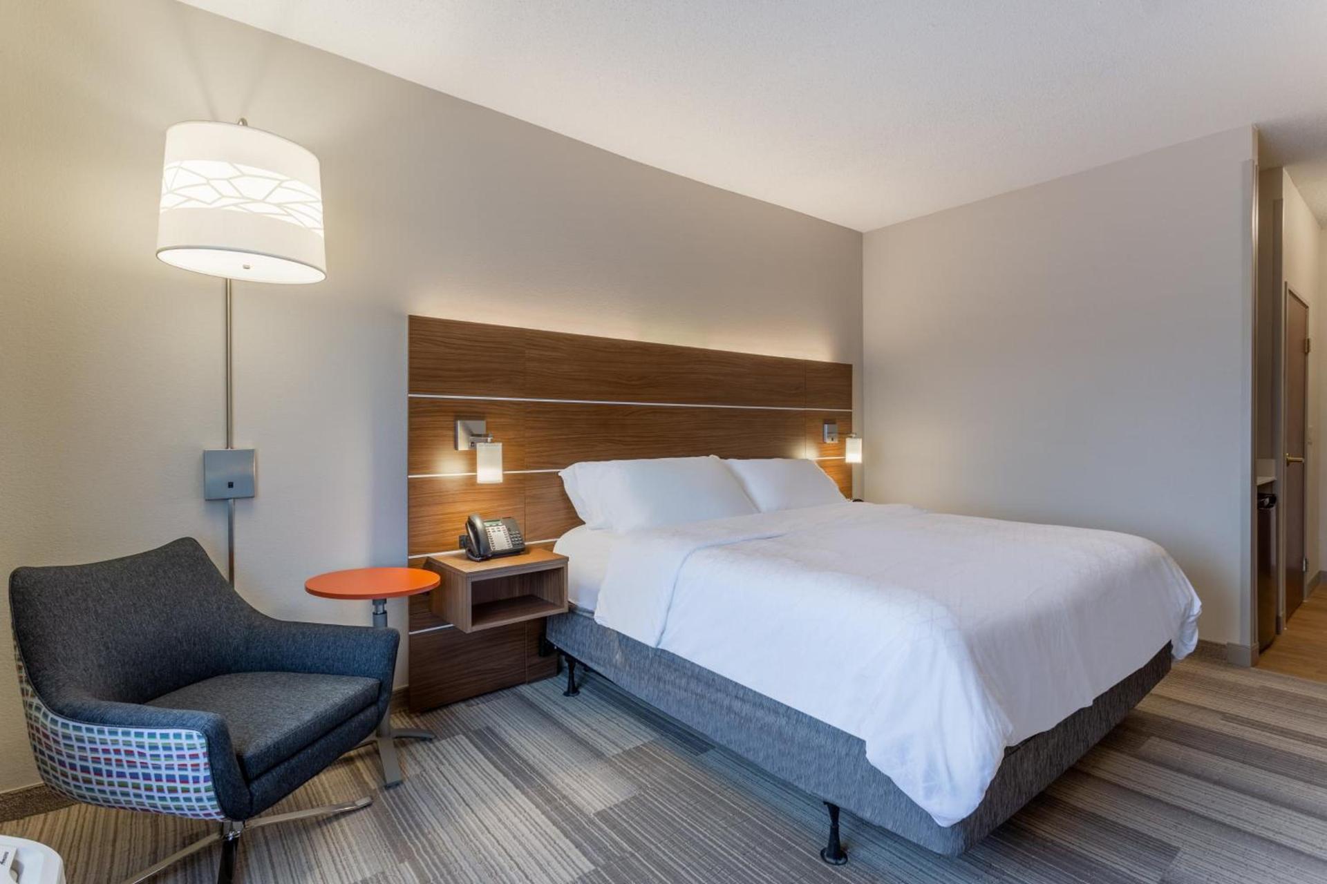 Holiday Inn Express Hotel & Suites Burlington by IHG photo 29
