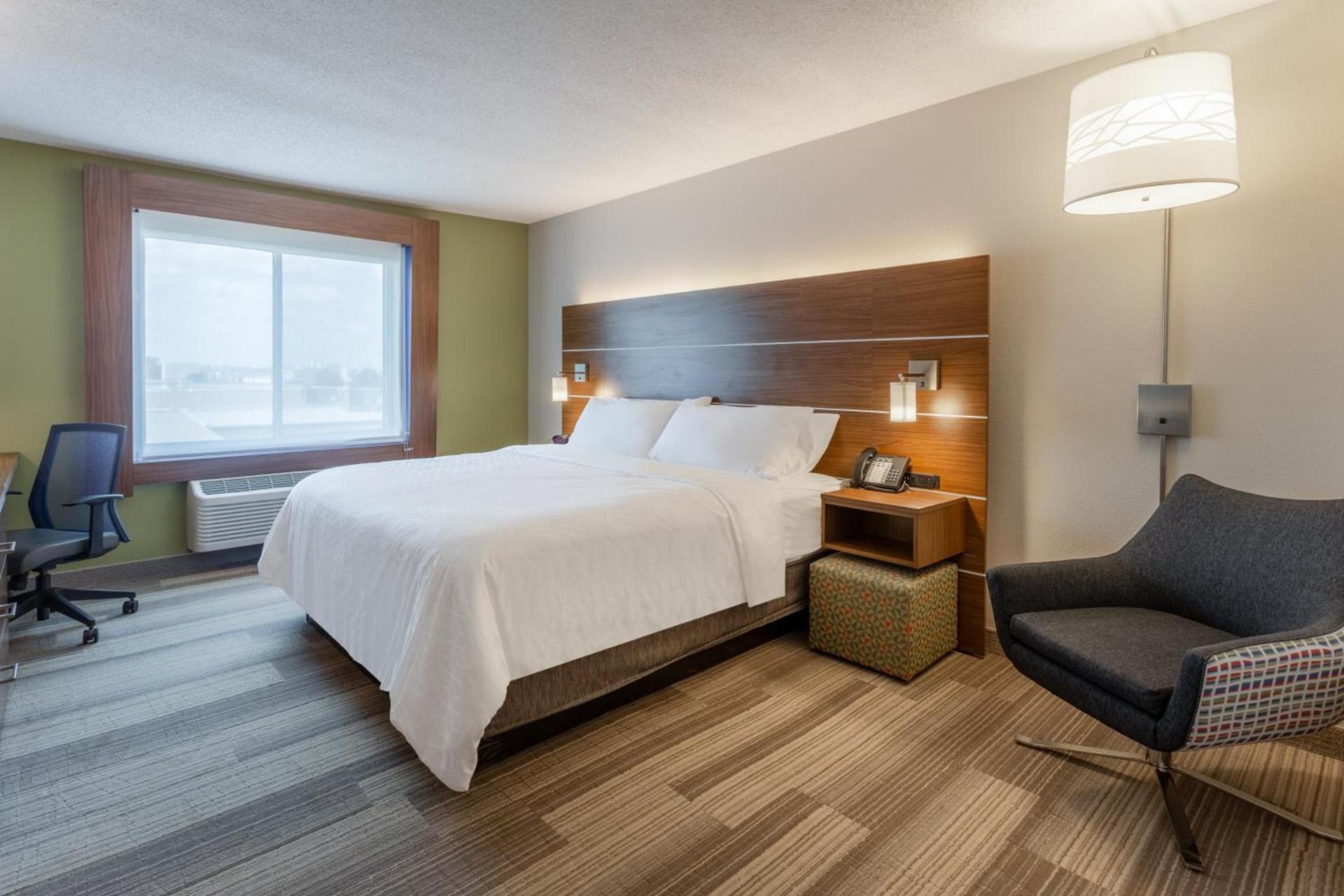 Holiday Inn Express Hotel & Suites Burlington by IHG photo 24