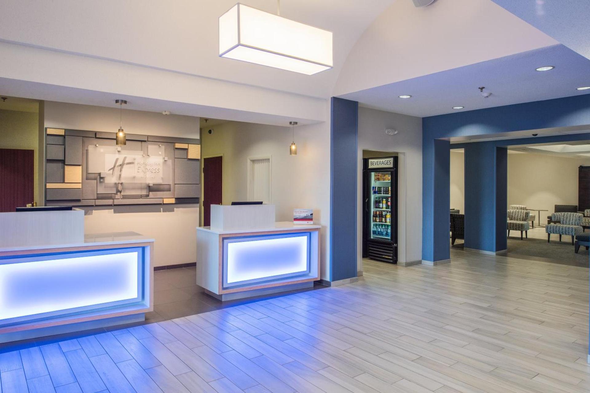 Holiday Inn Express Hotel & Suites Burlington by IHG photo 4
