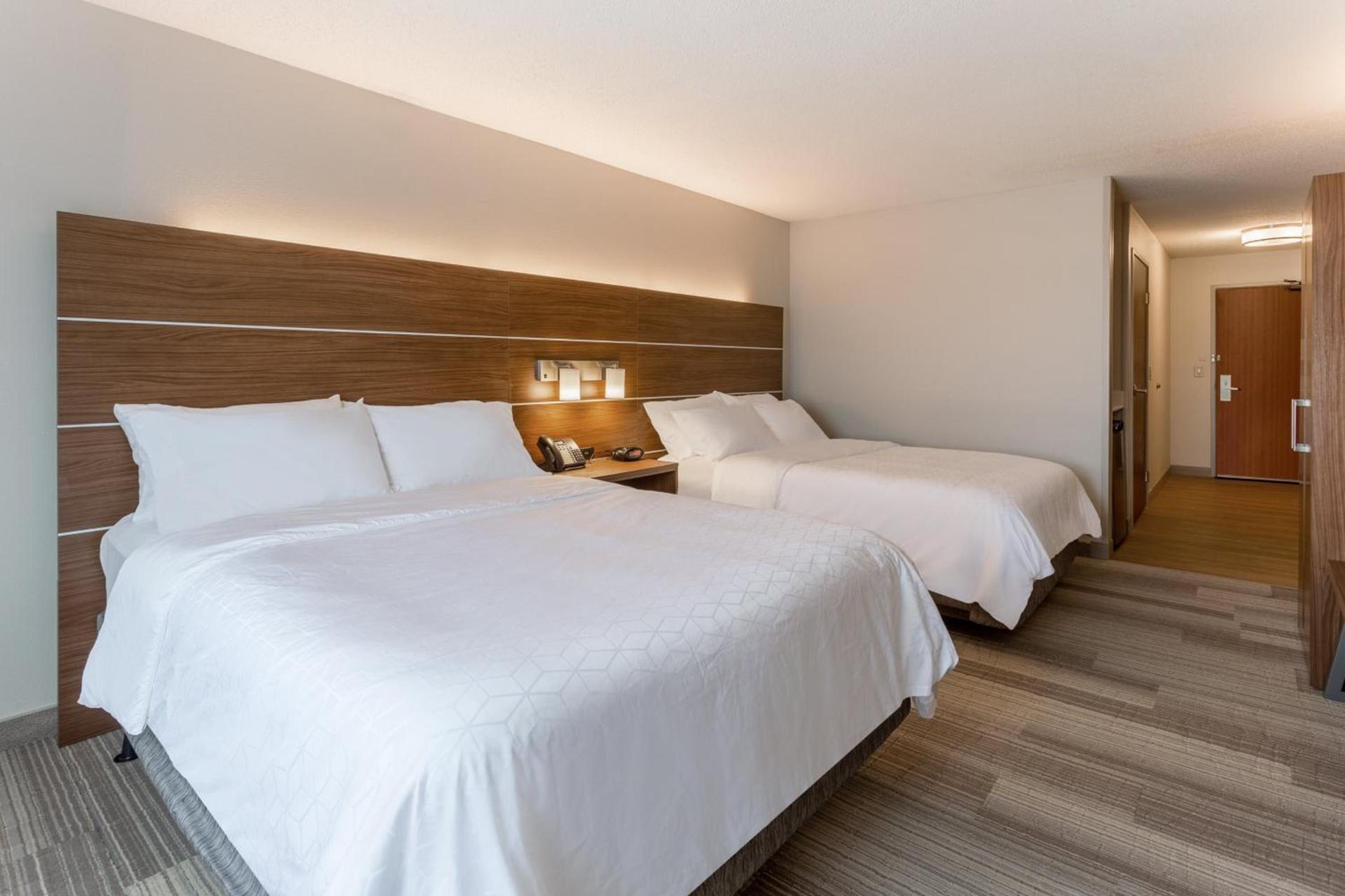 Holiday Inn Express Hotel & Suites Burlington by IHG photo 25