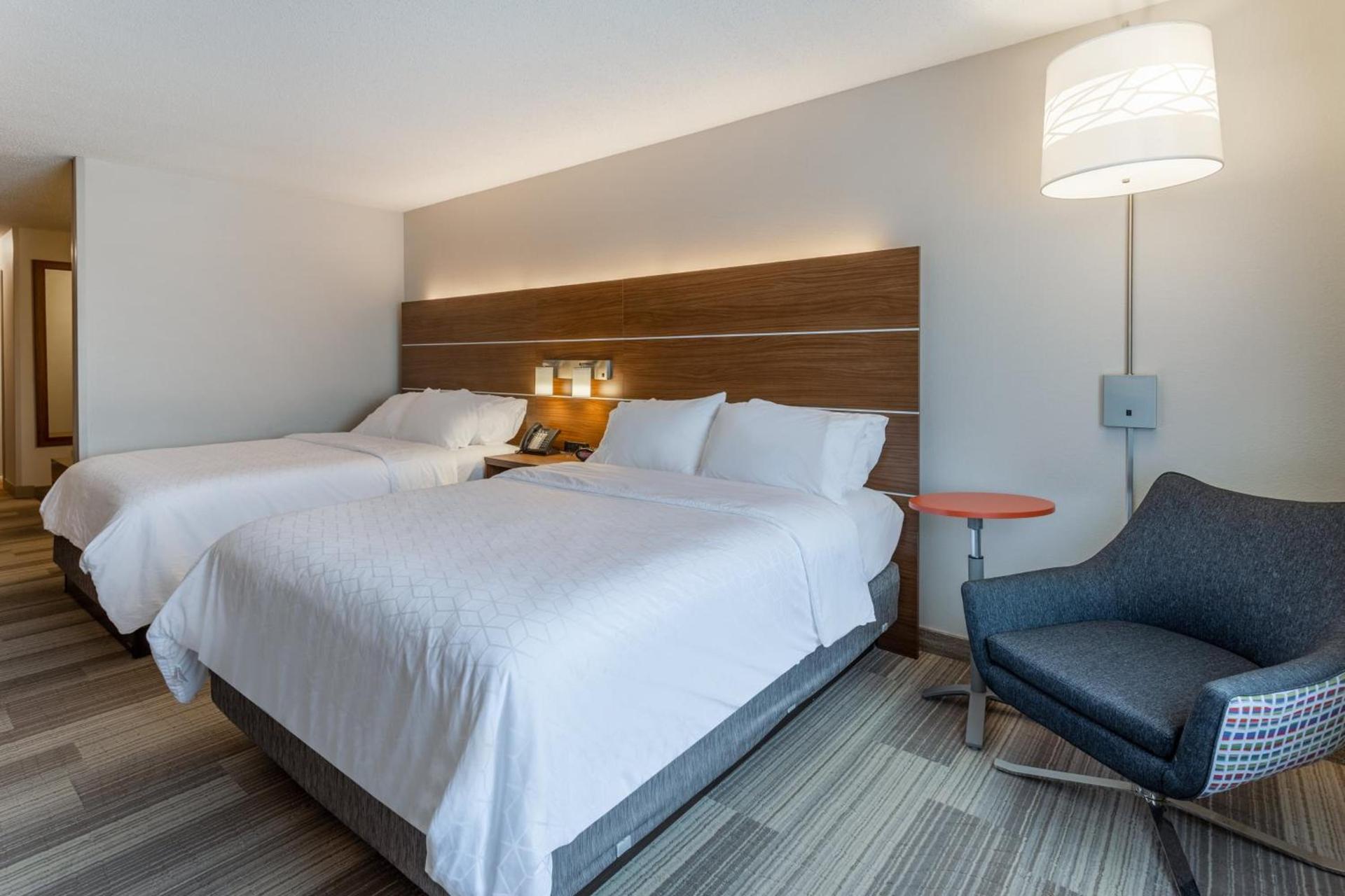 Holiday Inn Express Hotel & Suites Burlington by IHG photo 30