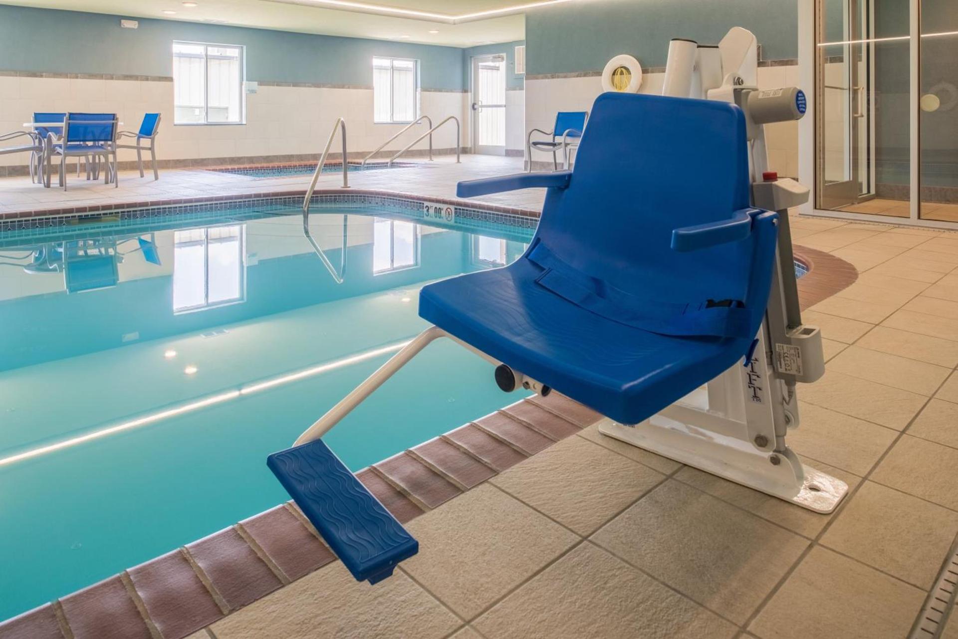 Holiday Inn Express Hotel & Suites Burlington by IHG photo 2